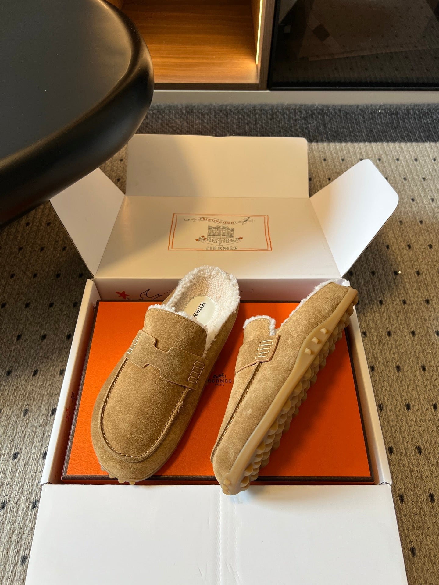 HM 26S DESTIN MULES IN CAMEL BROWN SUEDE