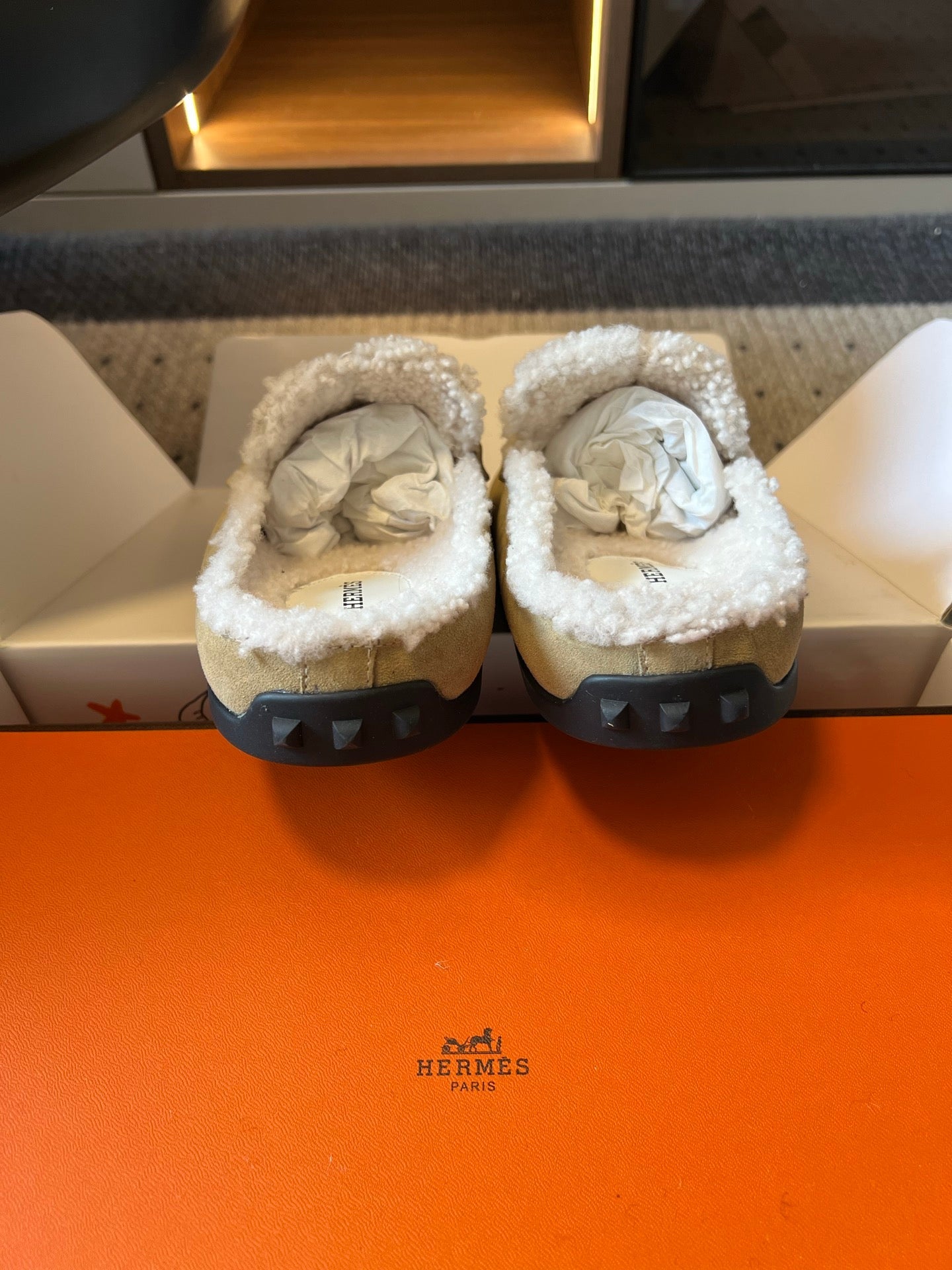 HM 26S DESTIN MULES IN BEIGE SUEDE