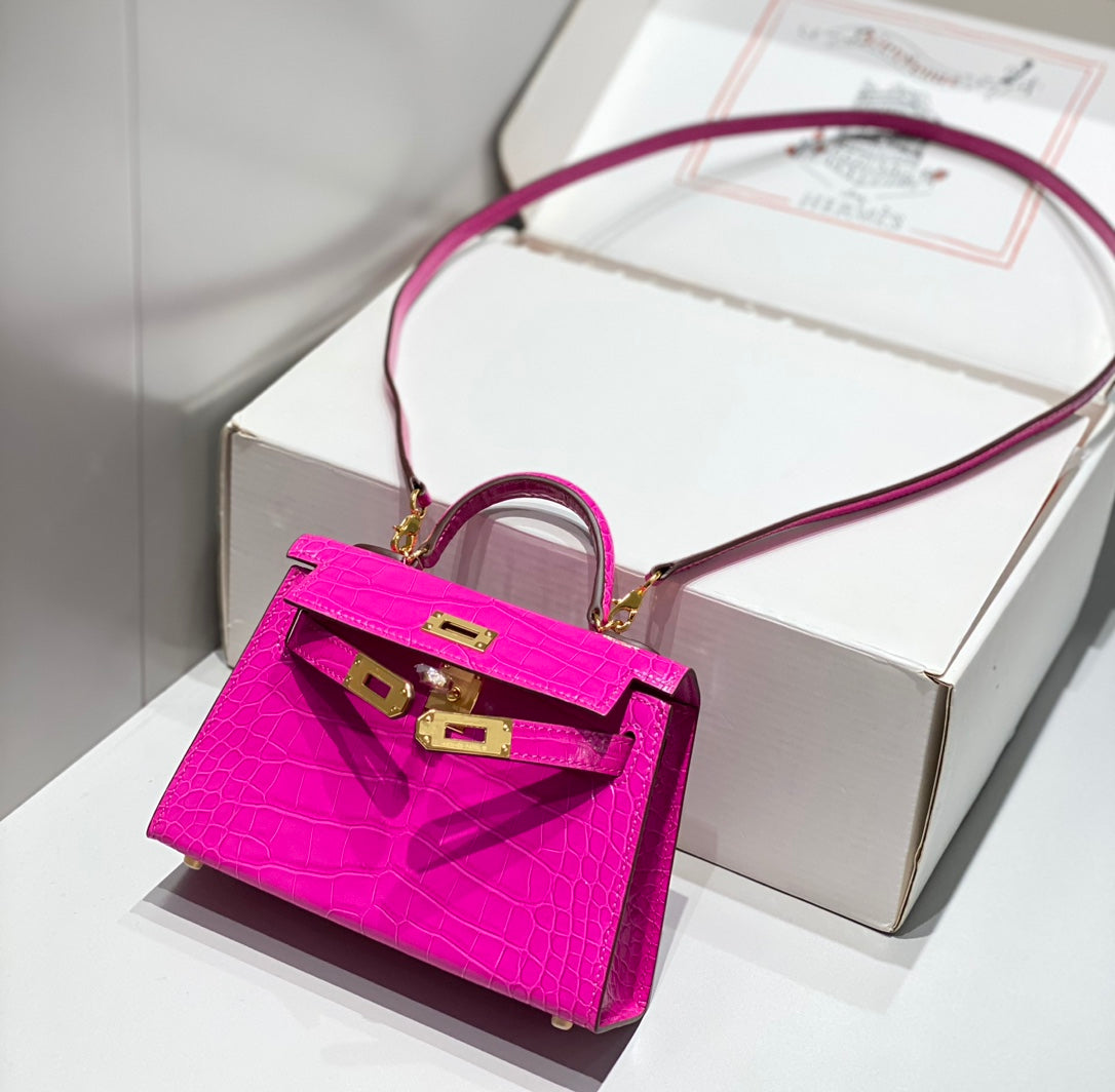 HERMES 25S MINI KELLY 19 IN DEEP MAGENTA CALFSKIN GOLD HARDWARE