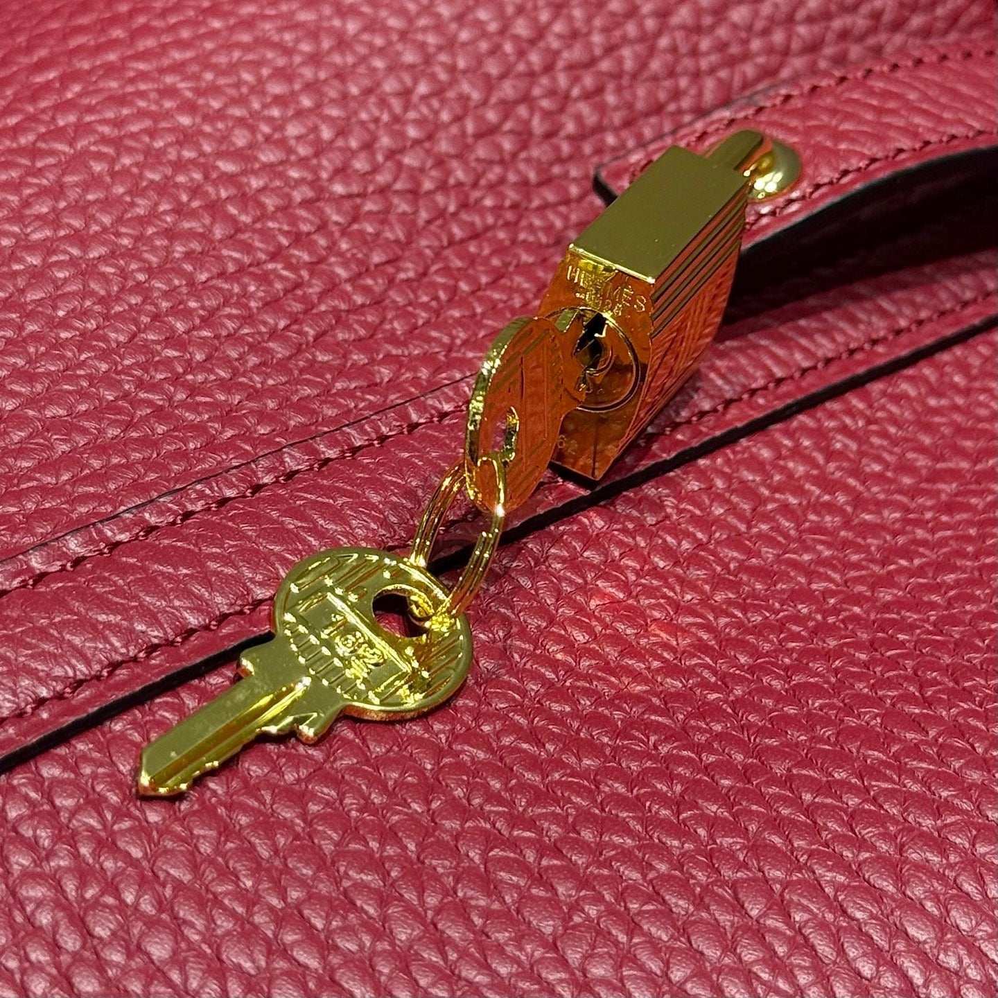 HERMES 25S PICOTIN LOCK 18 IN ROSSO ANCORA RED CALFSKIN GOLD HARDWARE