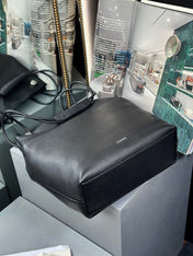 PEBBLE HOBO 40 IN BLACK SUPPLE GRAINED CALFSKIN