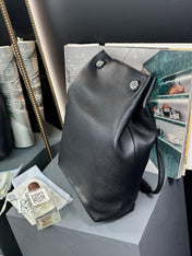 PEBBLE HOBO 40 IN BLACK SUPPLE GRAINED CALFSKIN