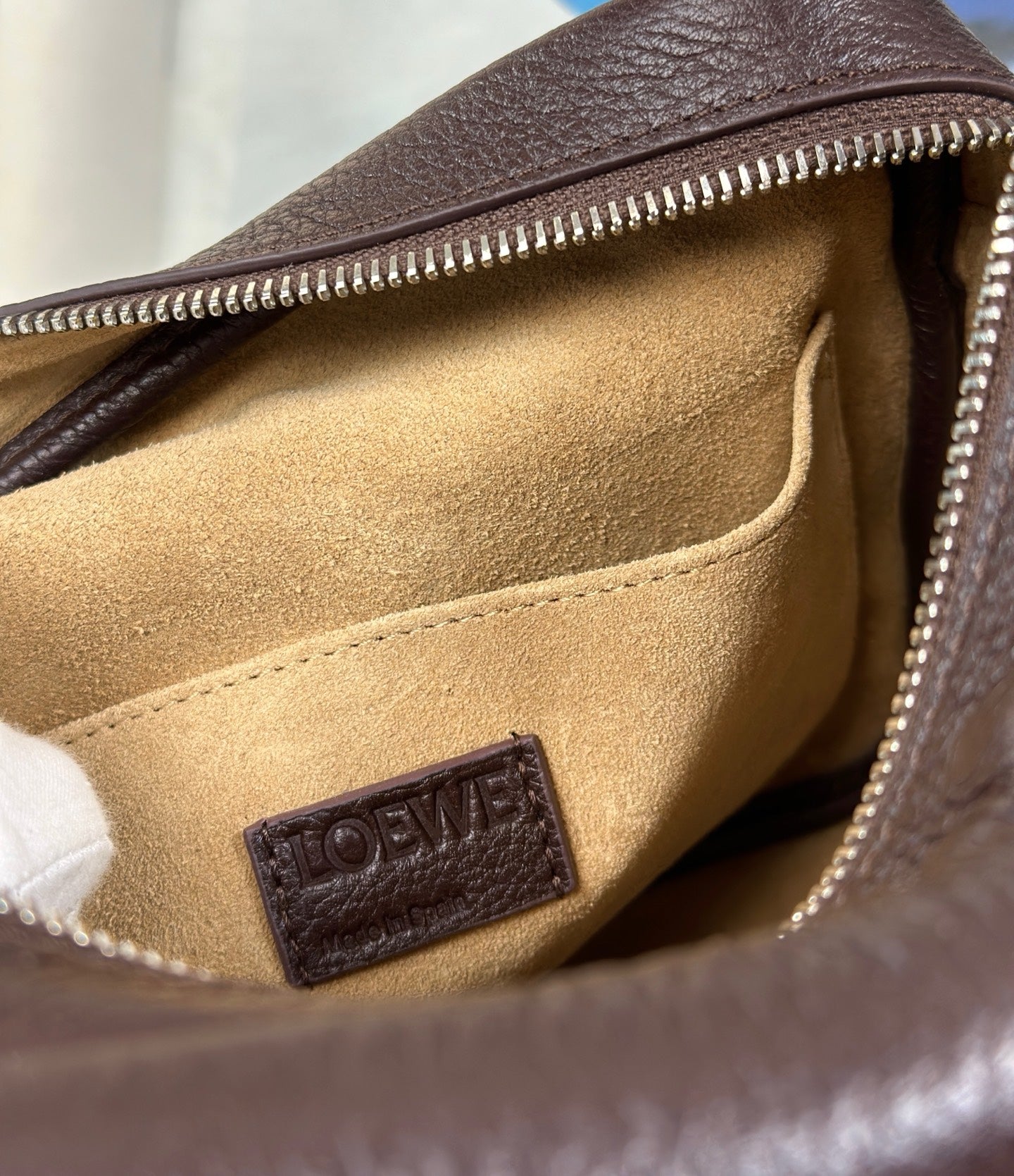 MEDIUM 23 PEBBLE MESSENGER BAG IN HICKORY BROWN SUPPLE GRAINED CALFSKIN