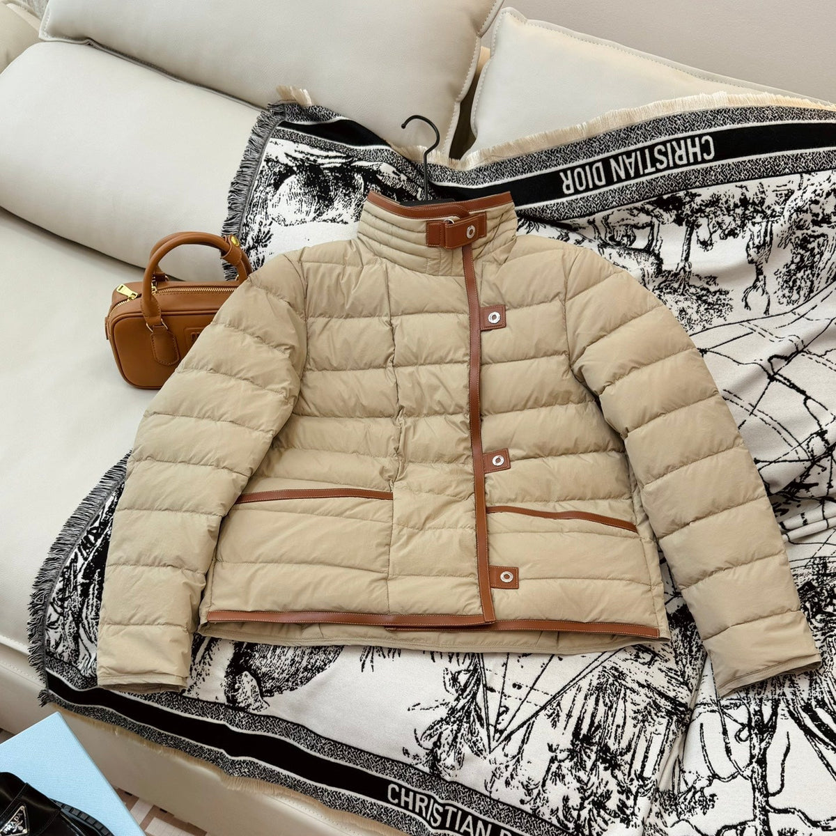 BURBERRY 25S SHORT DOWN JACKET 190
