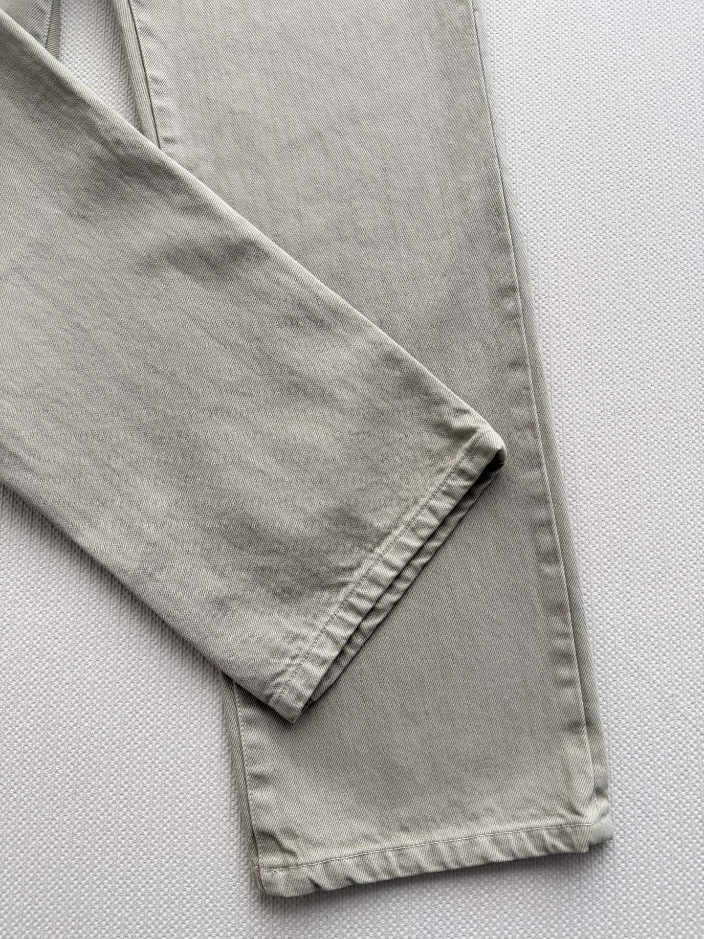 PRADA 26S STRAIGHT-LEG JEANS STYLE 937