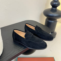 CLASSIC LOAFERS IN BLACK SUEDE