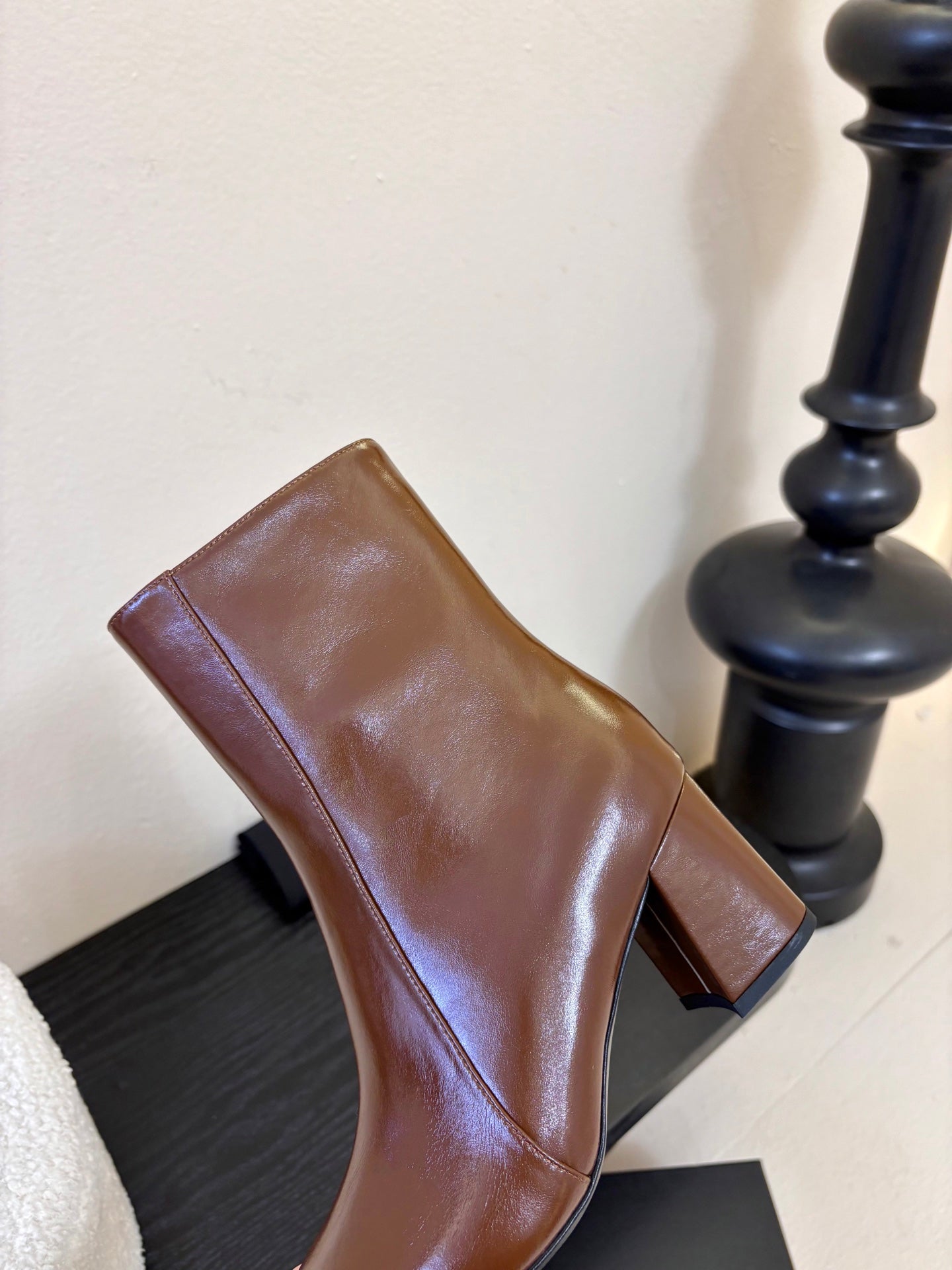 YSL 26S HEELED ANKLE BOOTS IN BROWN SHINY CALFSKIN