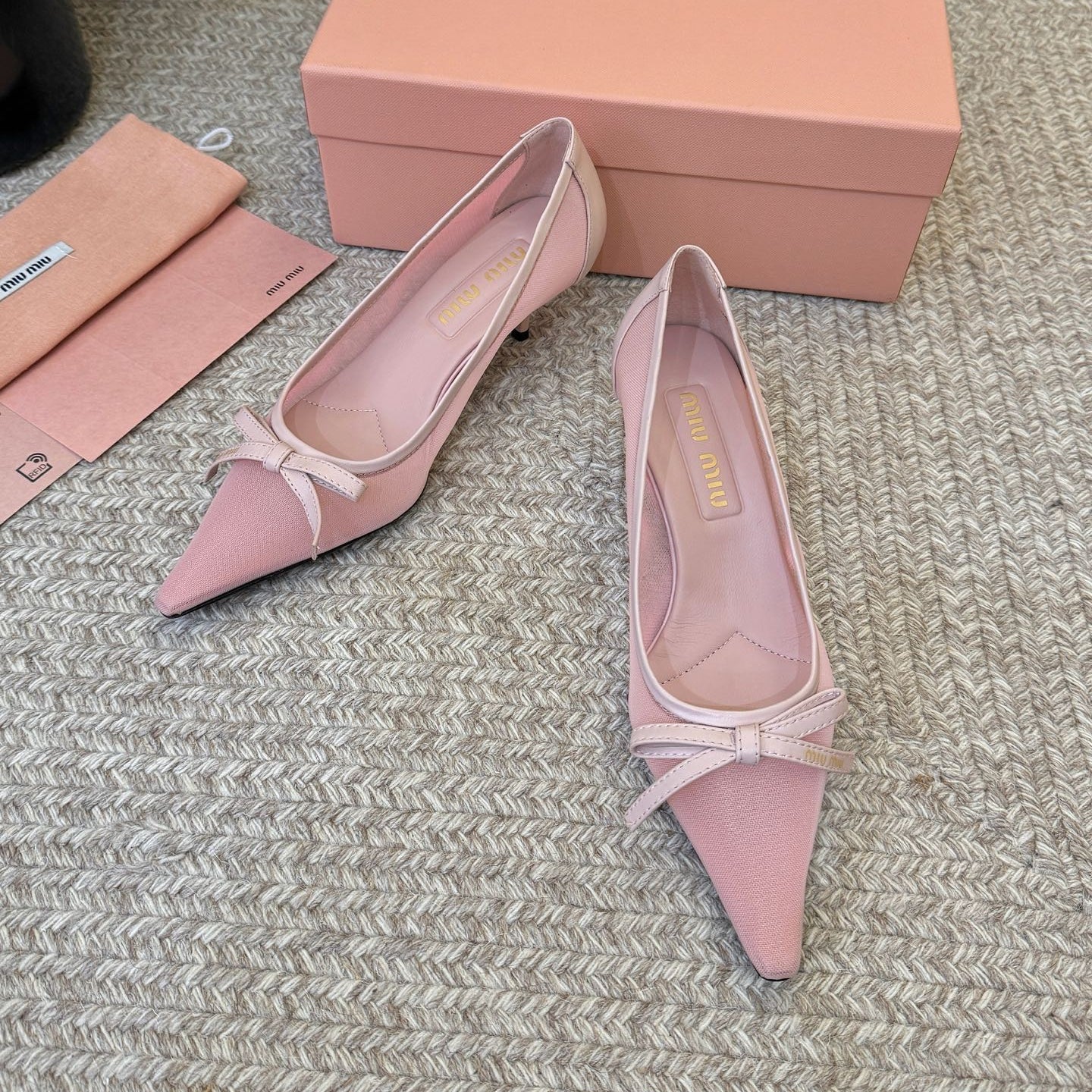 MIUMIU 26S HIGH-HEEL IN LIGHT PINK MESH AND LAMBSKIN WITH BOW
