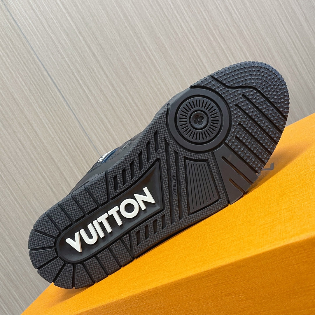 LV 26S LOW TOP SNEAKERS IN BLACK EMBOSSED MONOGRAM CALFSKIN