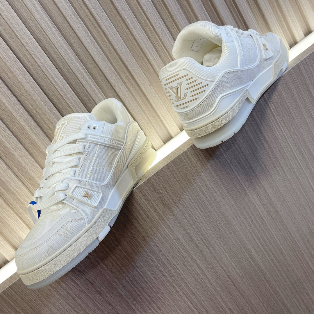 LV 26S LOW TOP SNEAKERS IN WHITE MONOGRAM DENIM