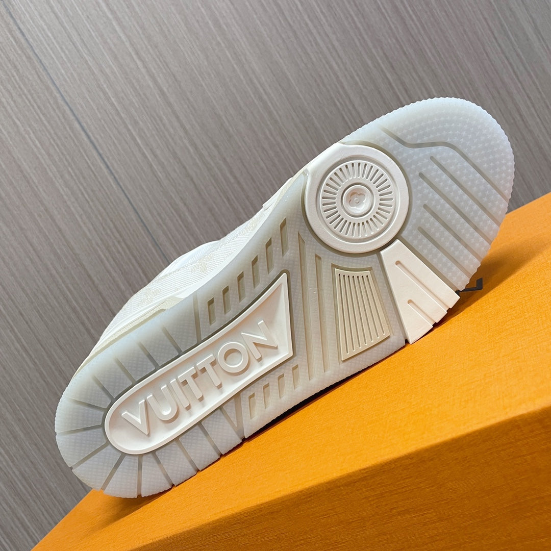 LV 26S LOW TOP SNEAKERS IN WHITE MONOGRAM DENIM