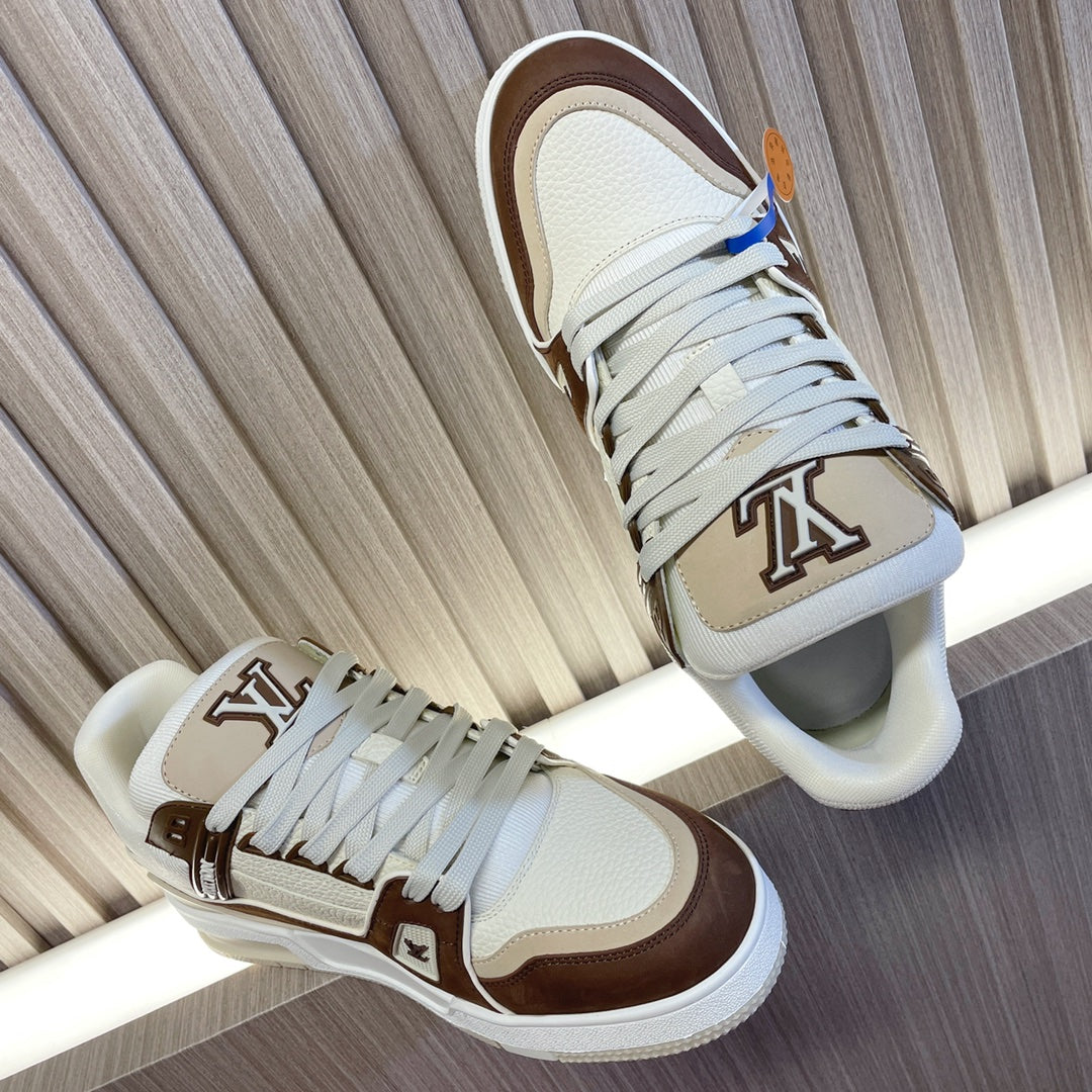 LV 26S LOW TOP SNEAKERS IN WHITE BROWN CALFSKIN WITH MONOGRAM SOLE DETAIL