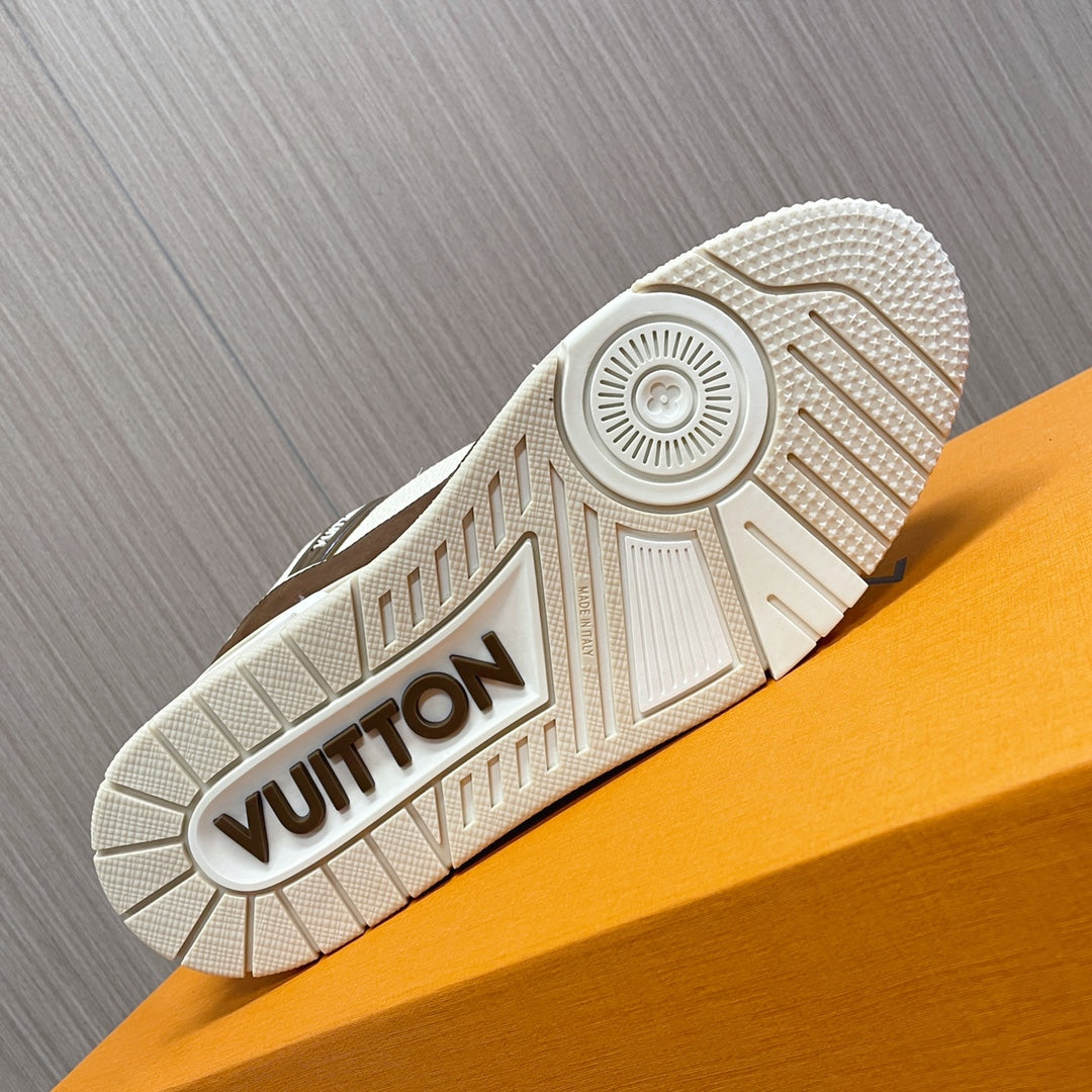 LV 26S LOW TOP SNEAKERS IN WHITE BROWN CALFSKIN WITH MONOGRAM SOLE DETAIL