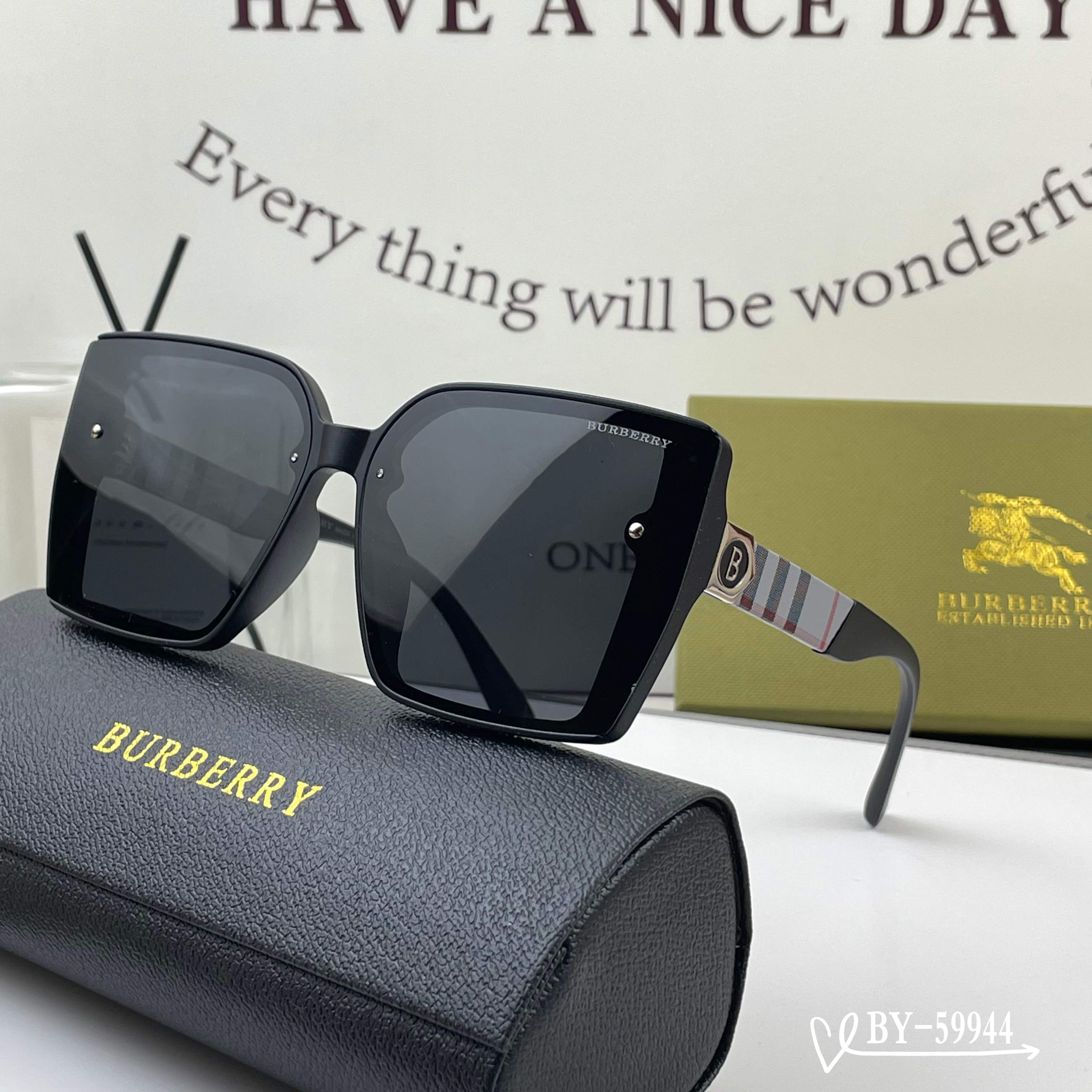 BURBERRY 26S OVERSIZED SQUARE FRAME IN ACETATE 409959