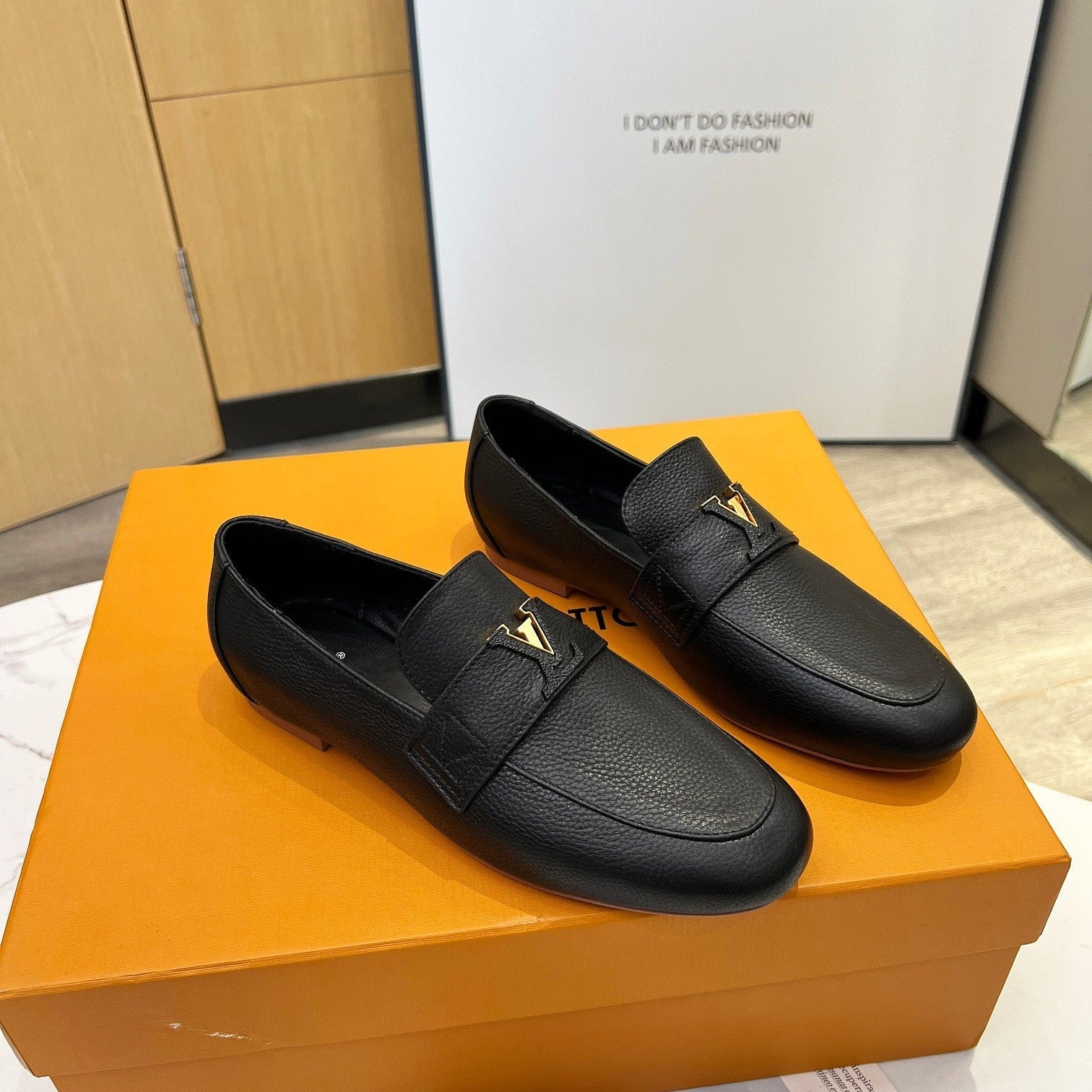 LV 26S MARE FLEX LOAFERS IN BLACK GRAINED CALFSKIN