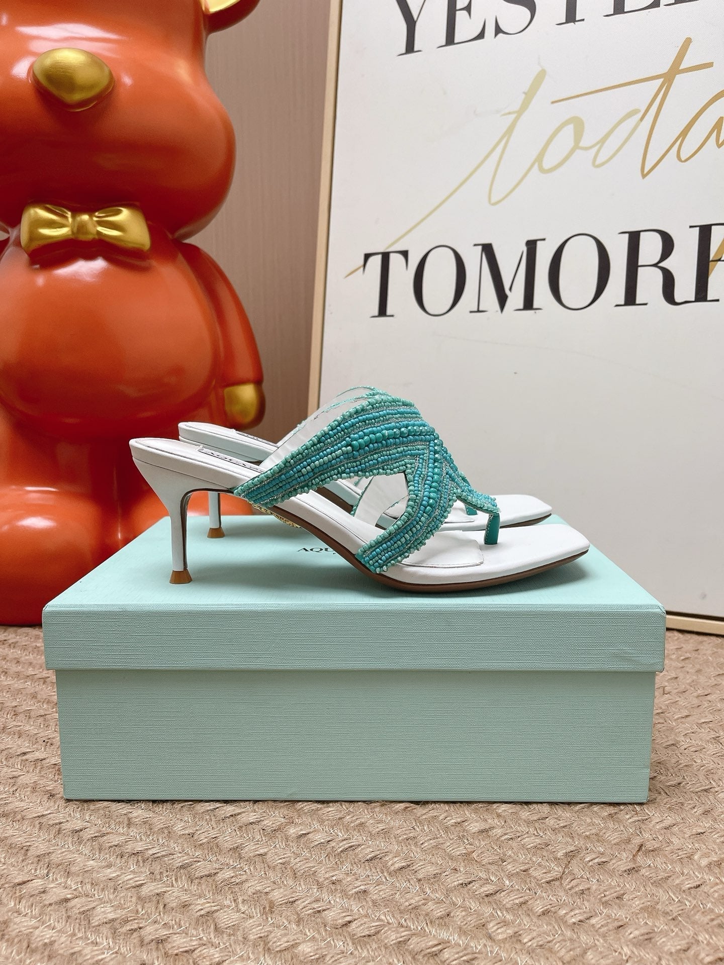 AQUAZZURA 26S STARFISH THONG HEELS IN WHITE & TURQUOISE LAMBSKIN