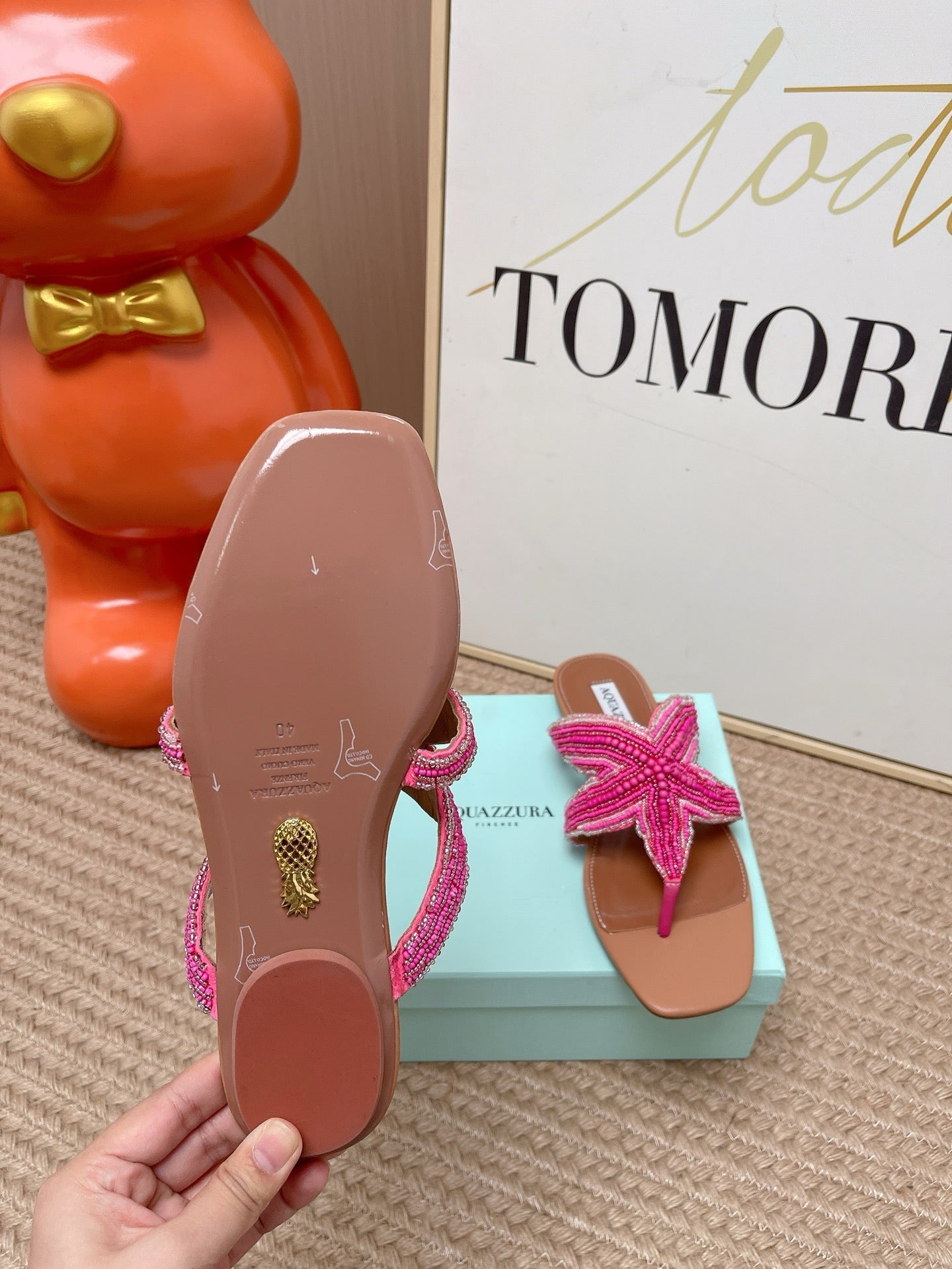 AQUAZZURA 26S STARFISH BEADED THONG SANDALS IN PINK AND BROWN LAMBSKIN
