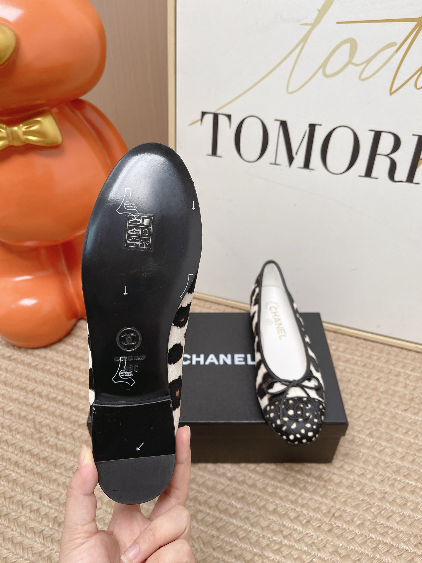CHANEL 26S BALLET FLATS IN WHITE MIX BLACK LEOPARD PRINT PONY HAIR