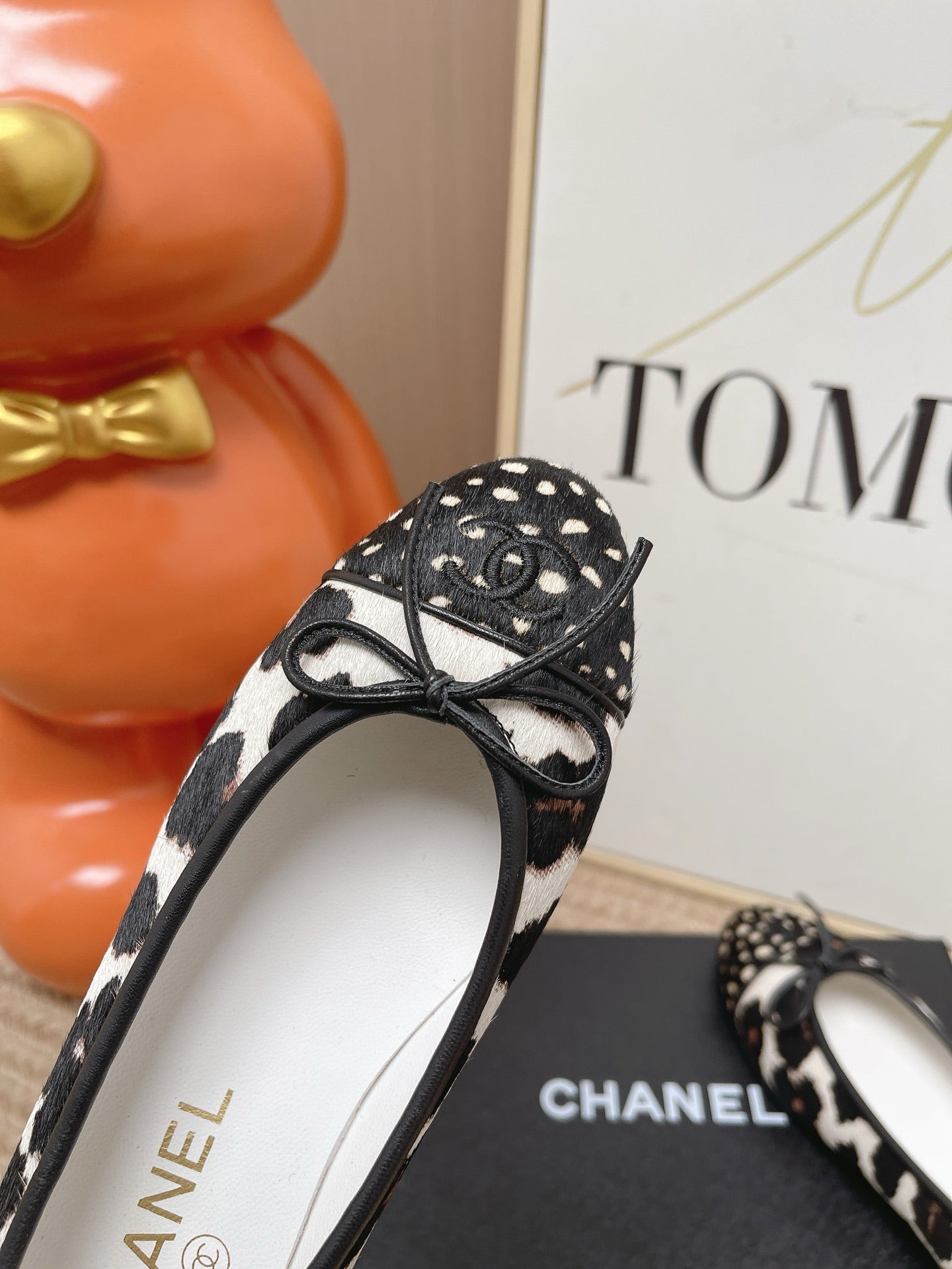 CHANEL 26S BALLET FLATS IN WHITE MIX BLACK LEOPARD PRINT PONY HAIR