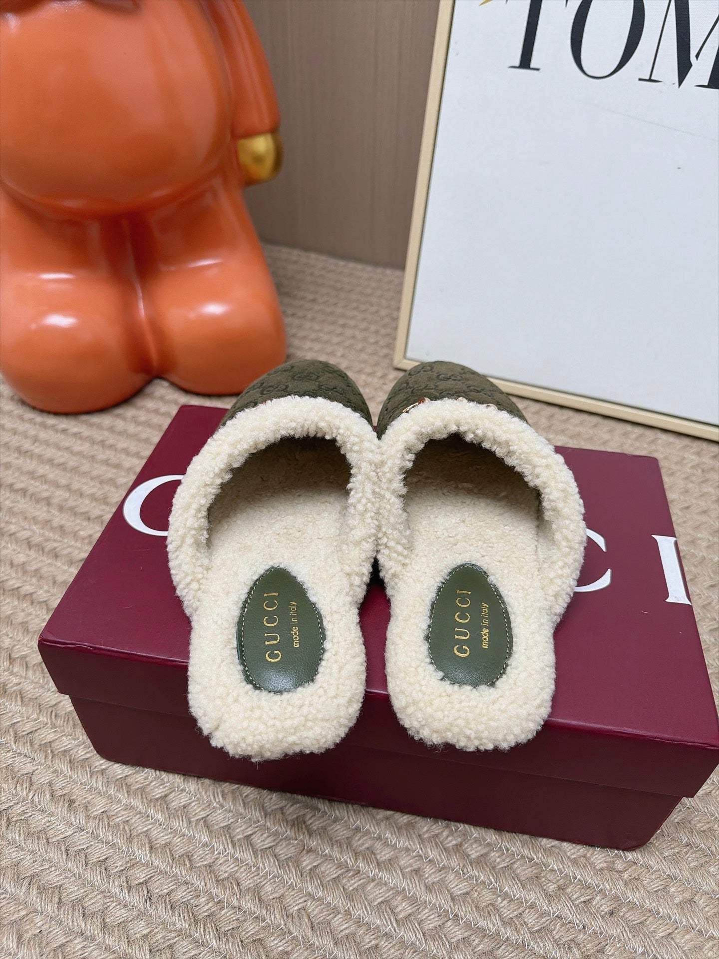 GUCCI 26S SHEARLING-LINED MULES IN OLIVE GREEN SUEDE