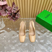KNOT PUMP 9 CM IN EGG NOGG CALFSKIN WITH GOLD FINISHED METAL HEEL
