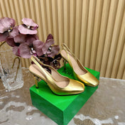 KNOT PUMP 9 CM IN GOLD CALFSKIN WITH GOLD FINISHED METAL HEEL