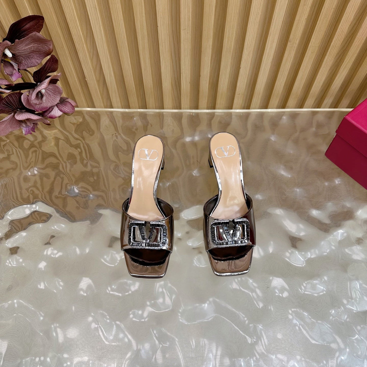 VALENTINO 25S HIGH-HEEL MULES 60 MM IN METALLIC SILVER PATENT CALFSKIN WITH CRYSTAL-EMBELLISHED STRAP