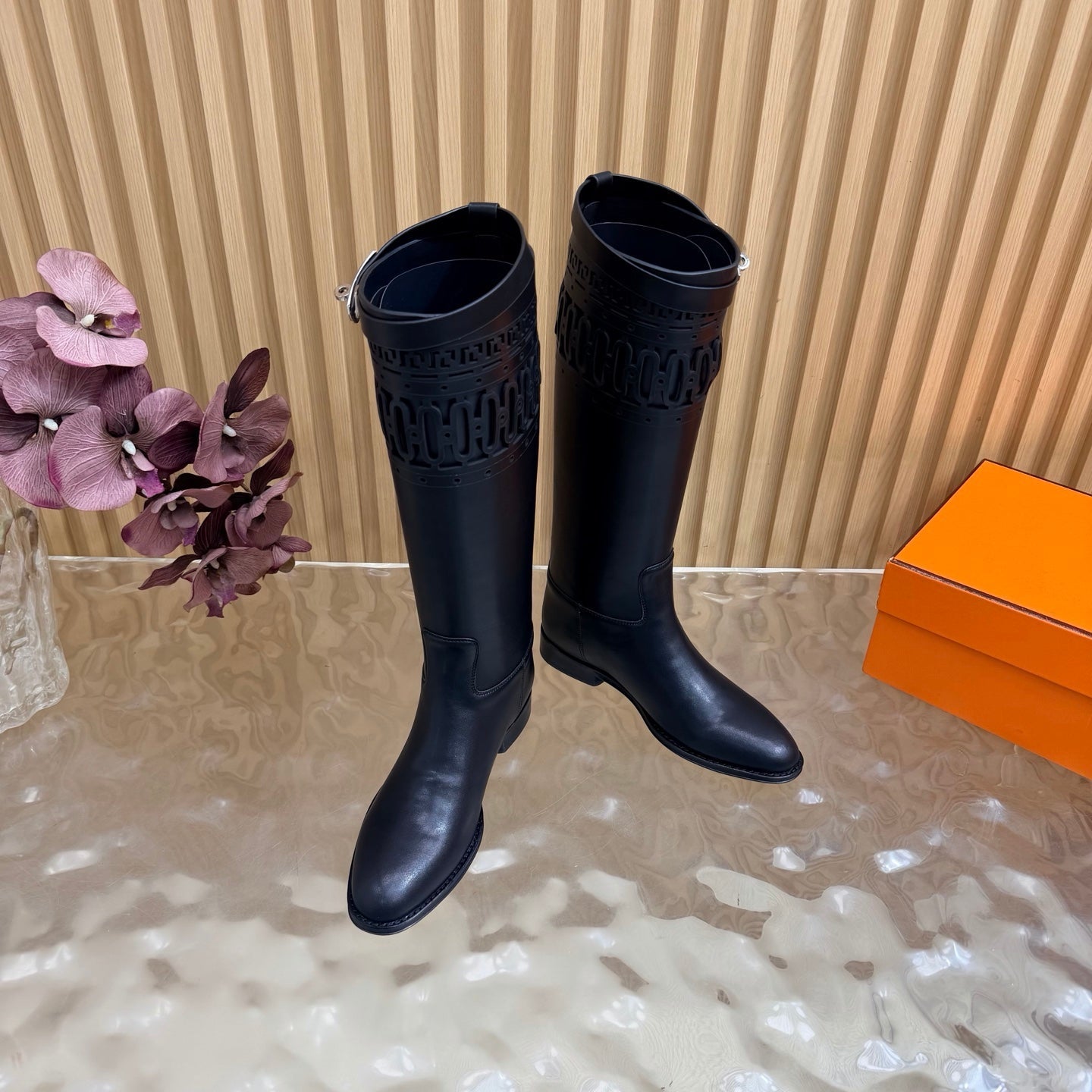 HM 26S PERFORATED HIGH-TOP BOOTS IN BLACK CALFSKIN