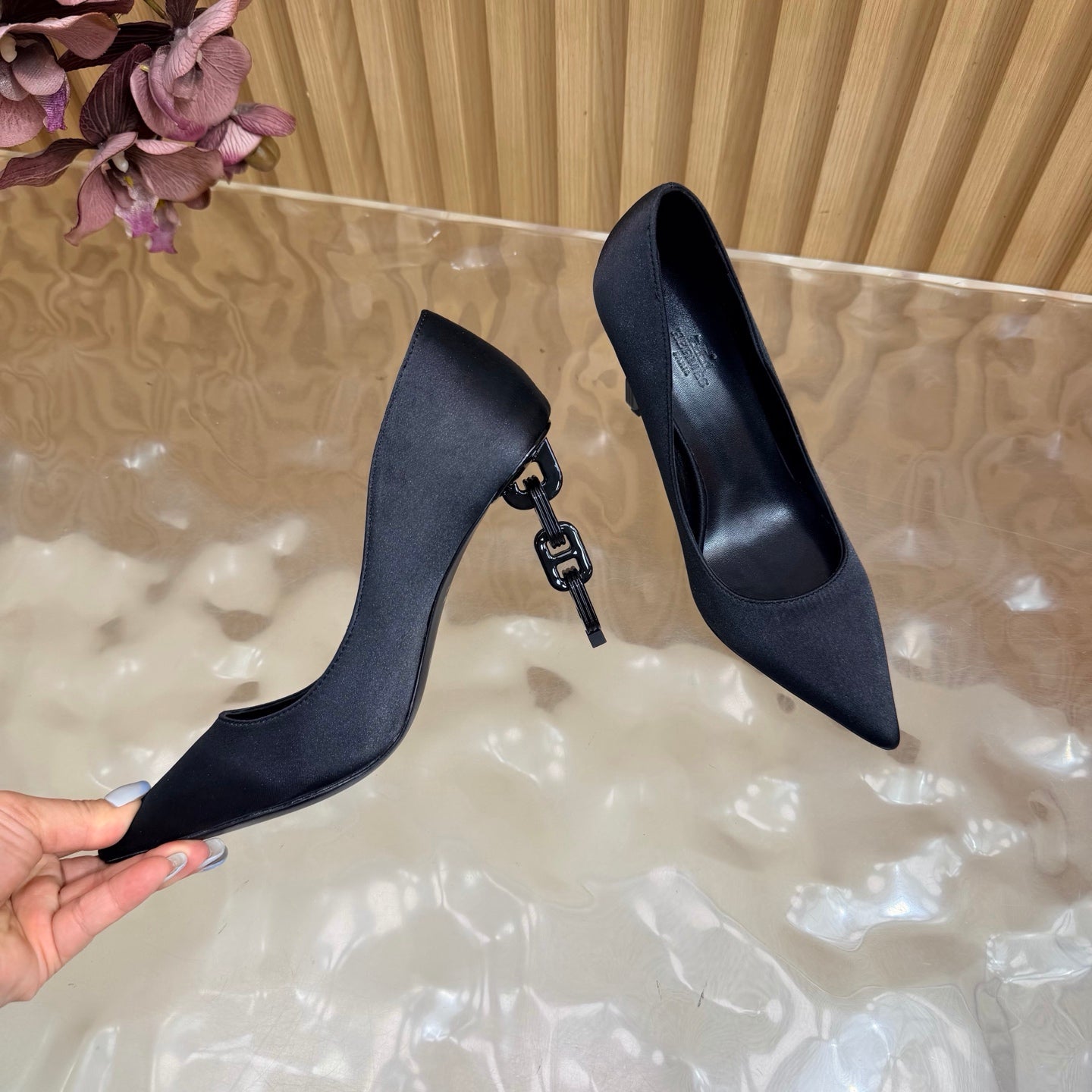 HM 26S HIGH-HEEL 80 MM IN BLACK SATIN
