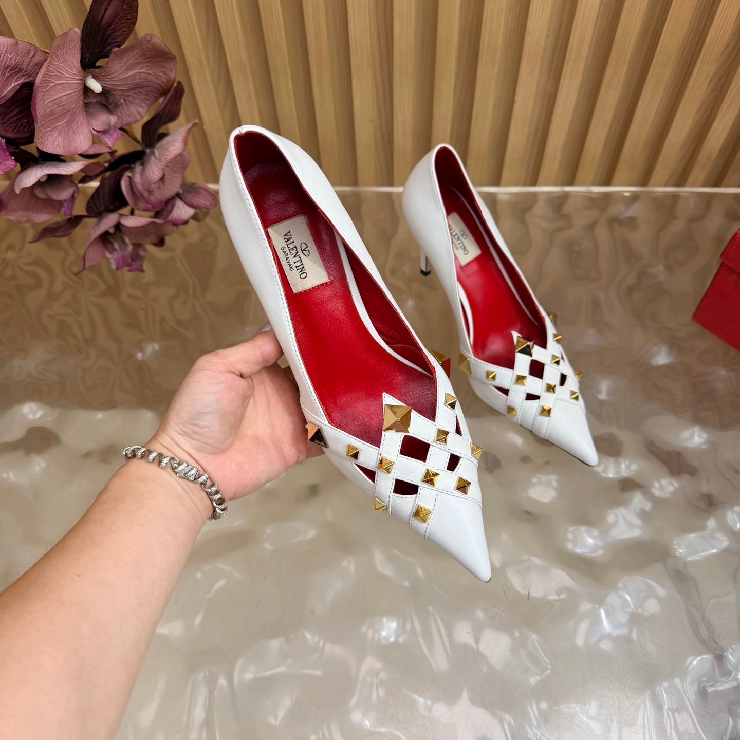 VALENTINO 26S STUDDED POINTED TOE PUMPS 90 MM IN WHITE CALFSKIN