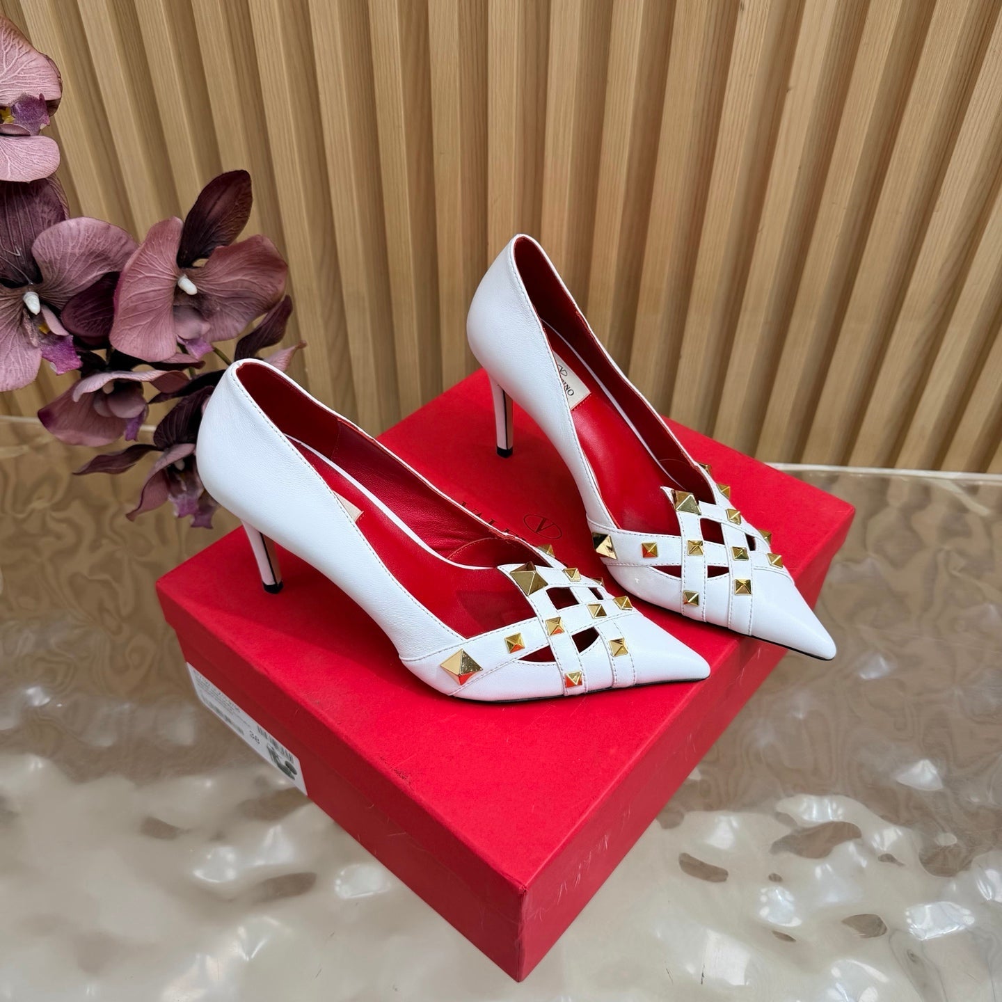 VALENTINO 26S STUDDED POINTED TOE PUMPS 90 MM IN WHITE CALFSKIN