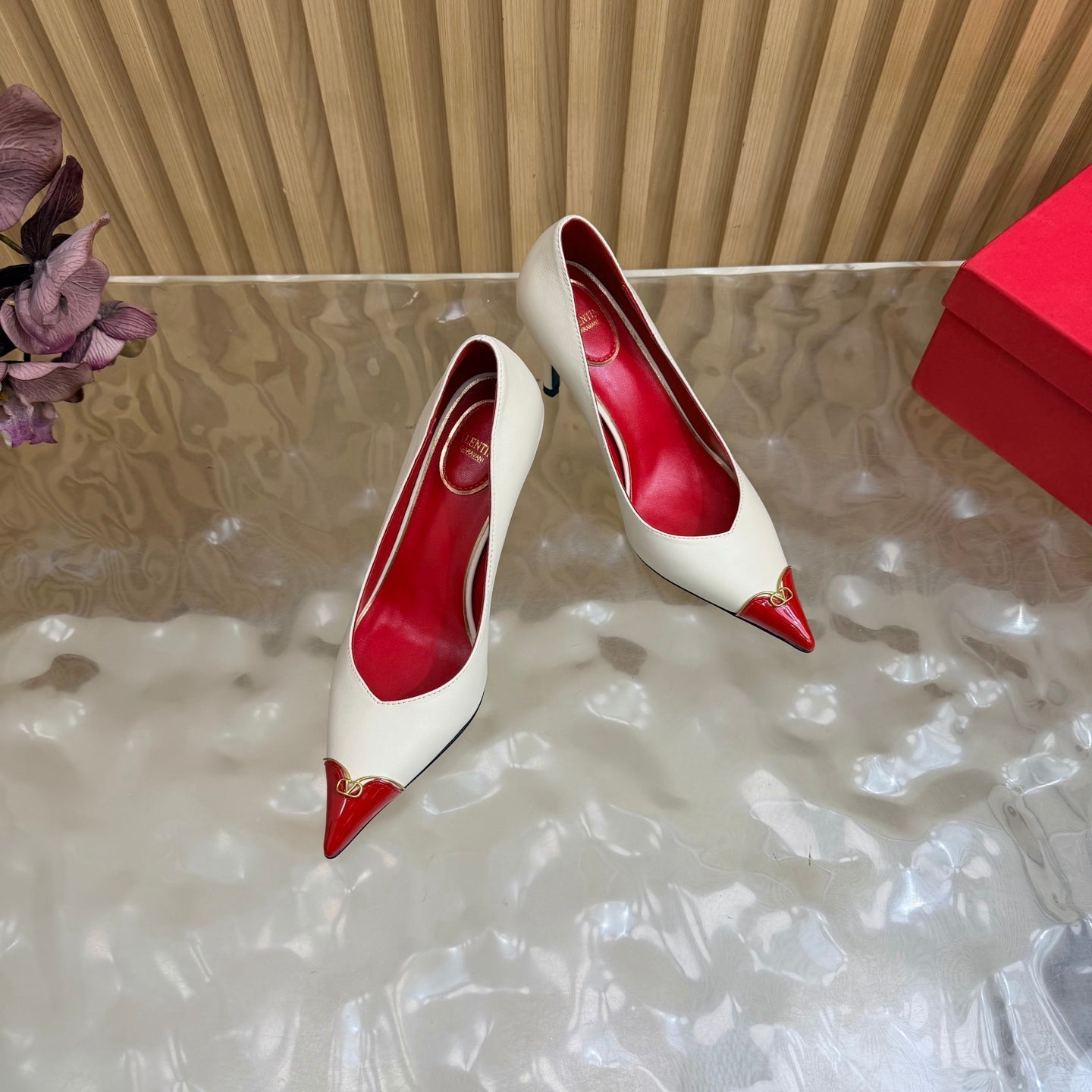 VALENTINO 26S CAP-TOE PUMPS 90 MM IN CREAM WHITE AND RED CALFSKIN