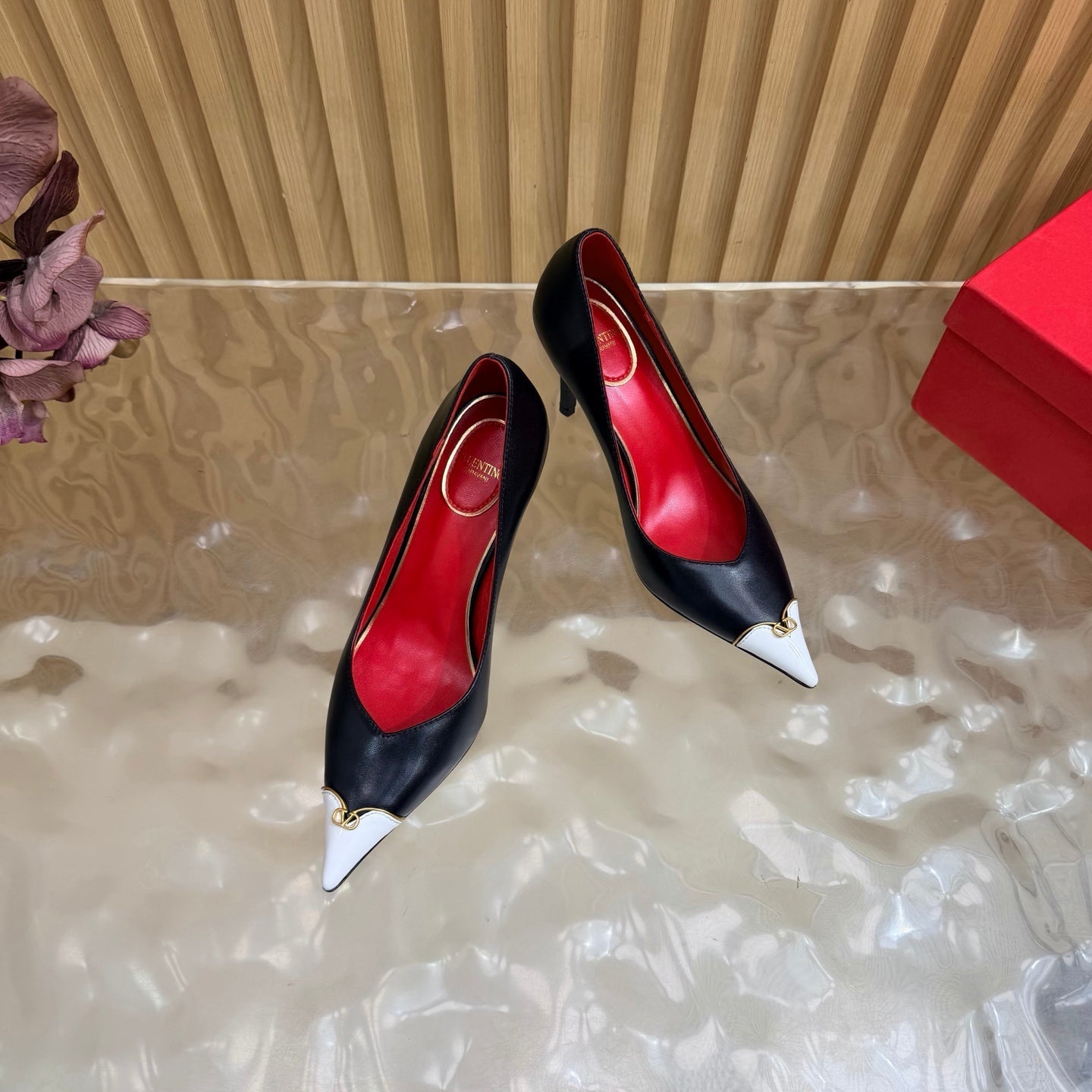 VALENTINO 26S CAP-TOE PUMPS 90 MM IN WHITE AND BLACK CALFSKIN