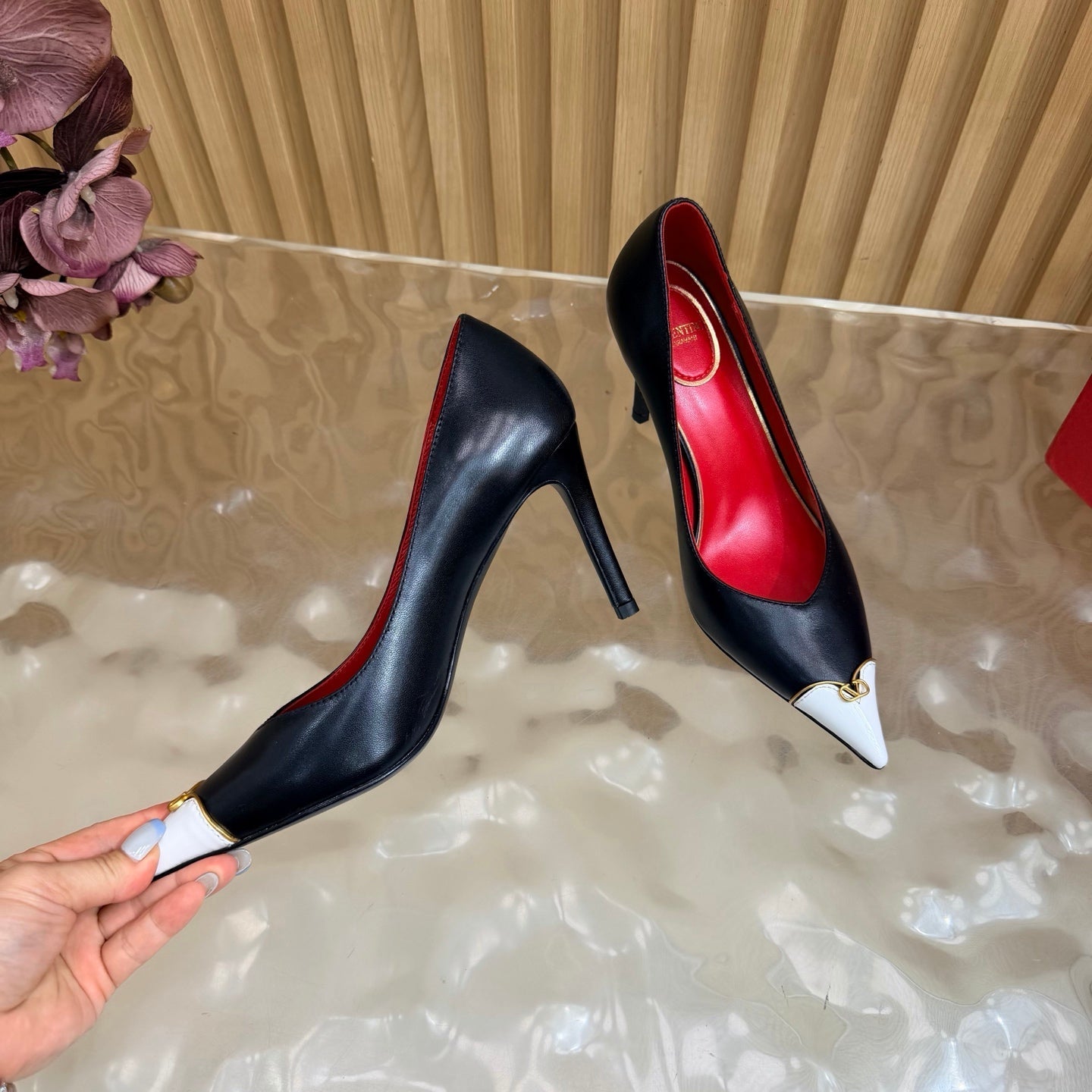 VALENTINO 26S CAP-TOE PUMPS 90 MM IN WHITE AND BLACK CALFSKIN