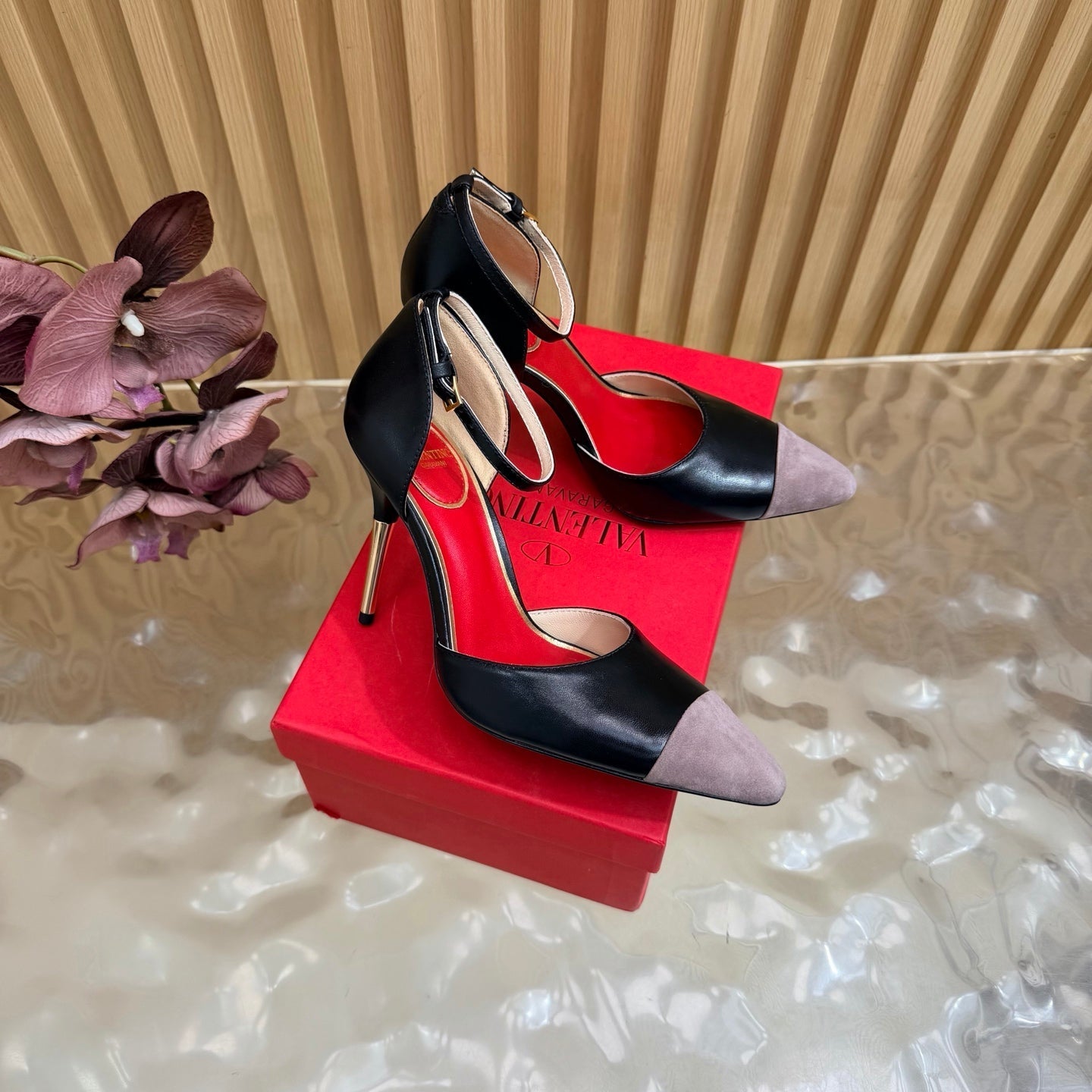 VALENTINO 26S ANKLE-STRA PUMPS 100 MM IN BLACK CALFSKIN AND GREY SUEDE 