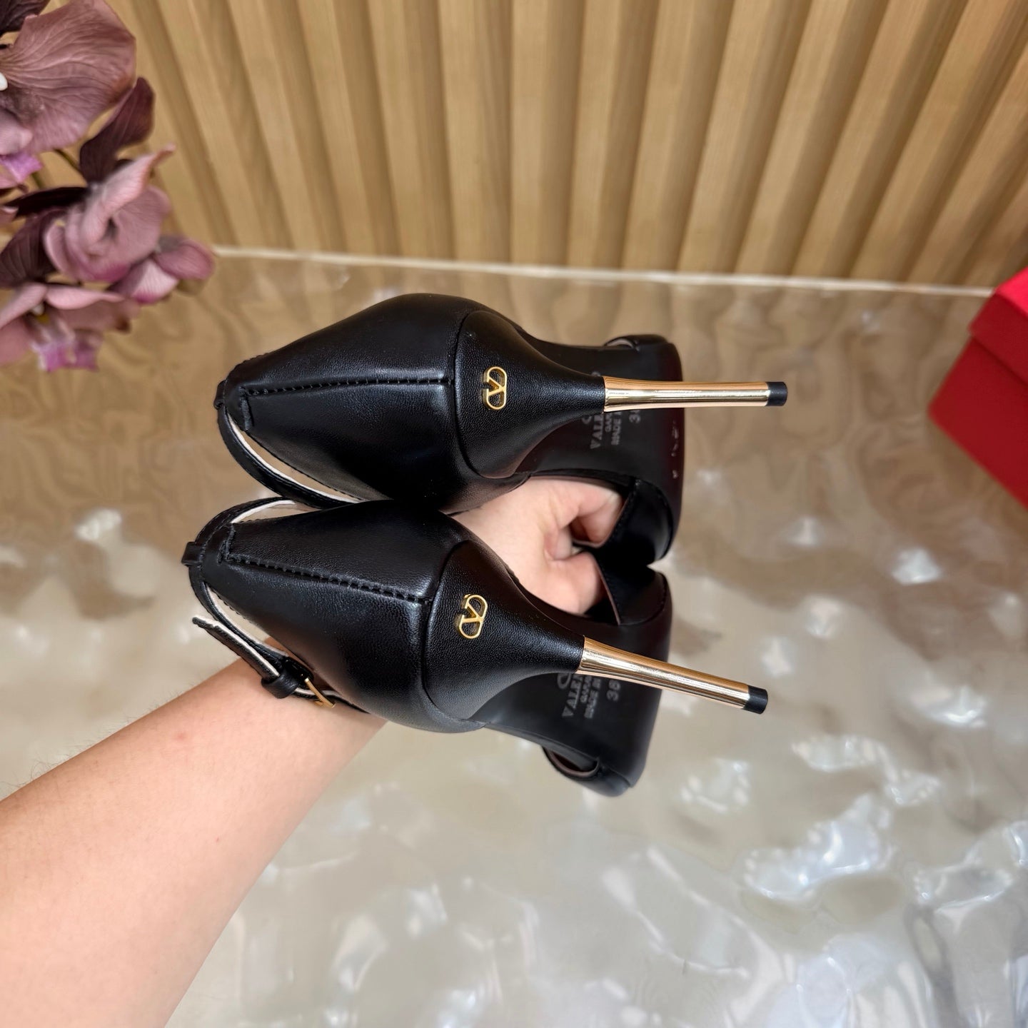 VALENTINO 26S ANKLE-STRA PUMPS 100 MM IN BLACK CALFSKIN AND GREY SUEDE 