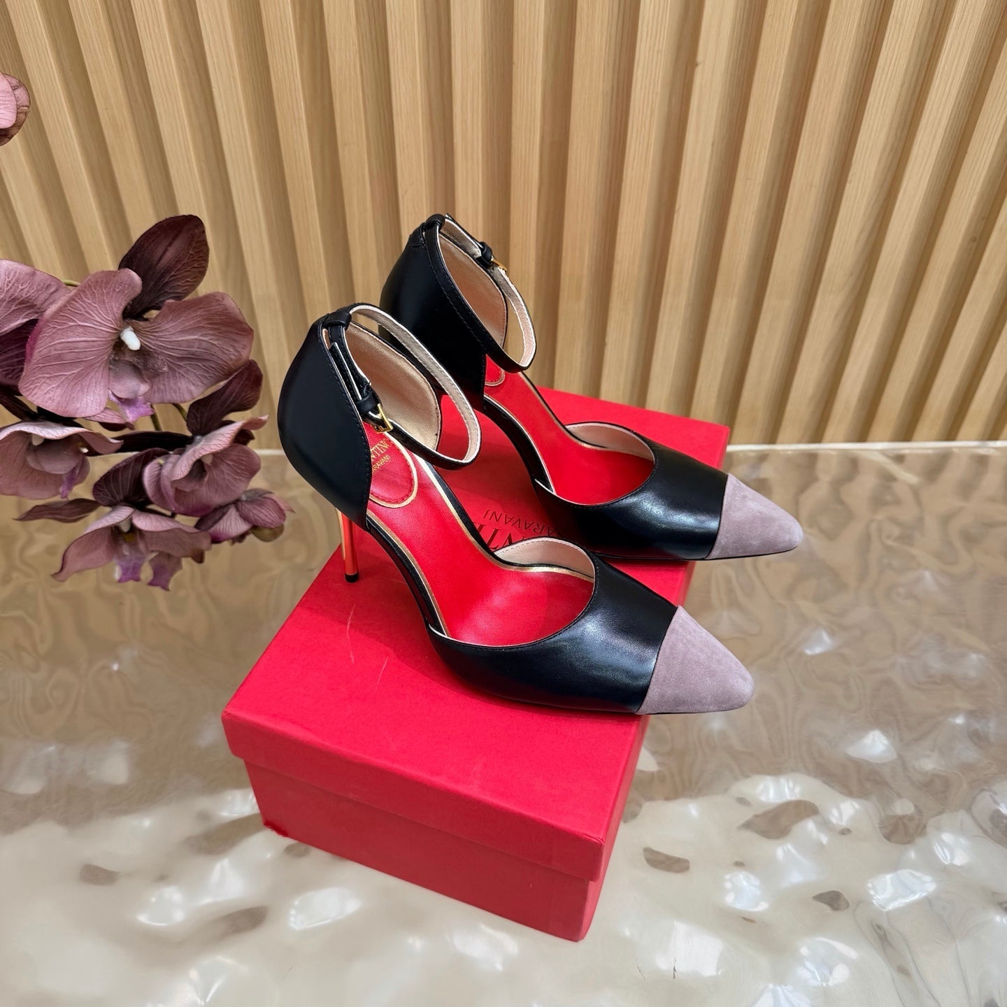 VALENTINO 26S ANKLE-STRA PUMPS 100 MM IN BLACK CALFSKIN AND GREY SUEDE 