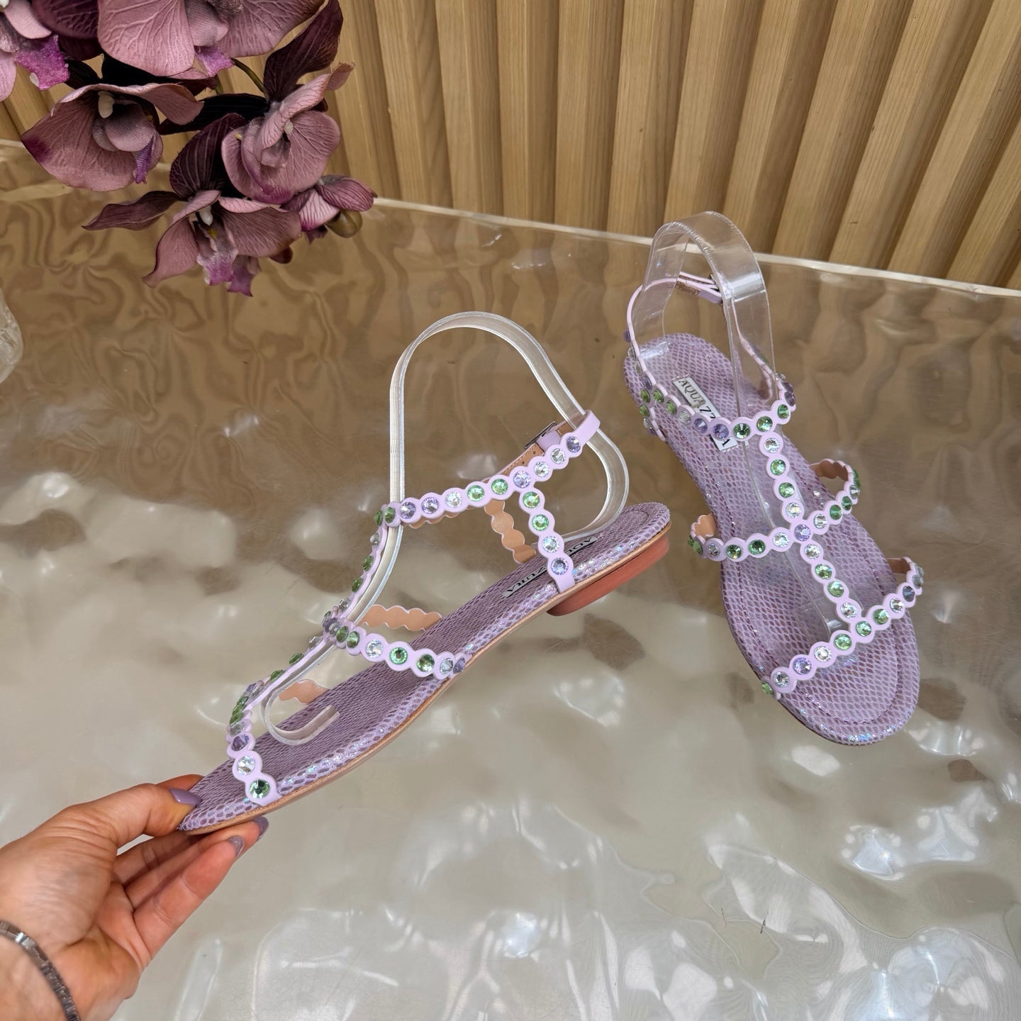 AQUAZZURA 26S FLAT SANDALS IN LIGHT PURPLE SNAKESKIN CRYSTAL EMBELLISHED