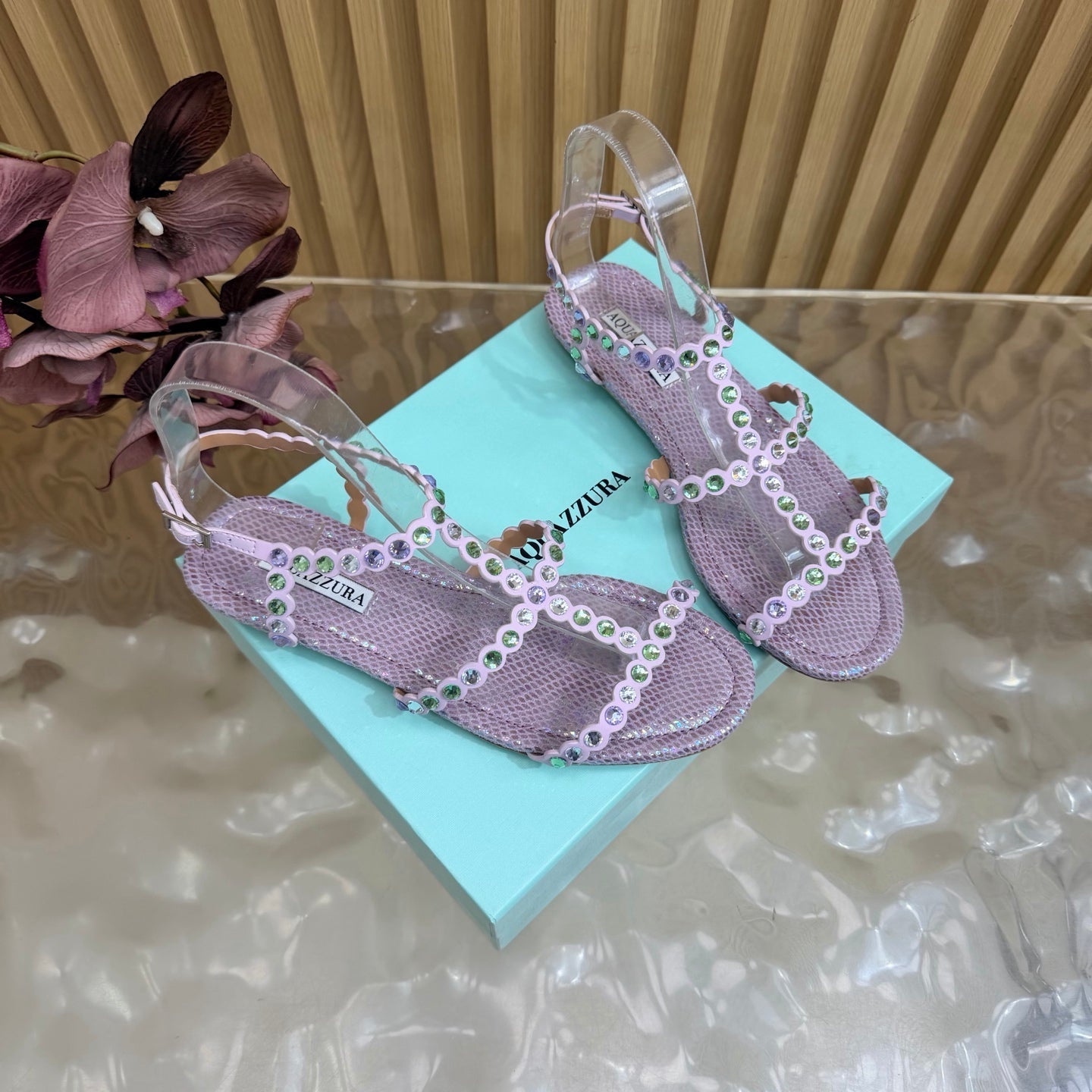 AQUAZZURA 26S FLAT SANDALS IN LIGHT PURPLE SNAKESKIN CRYSTAL EMBELLISHED