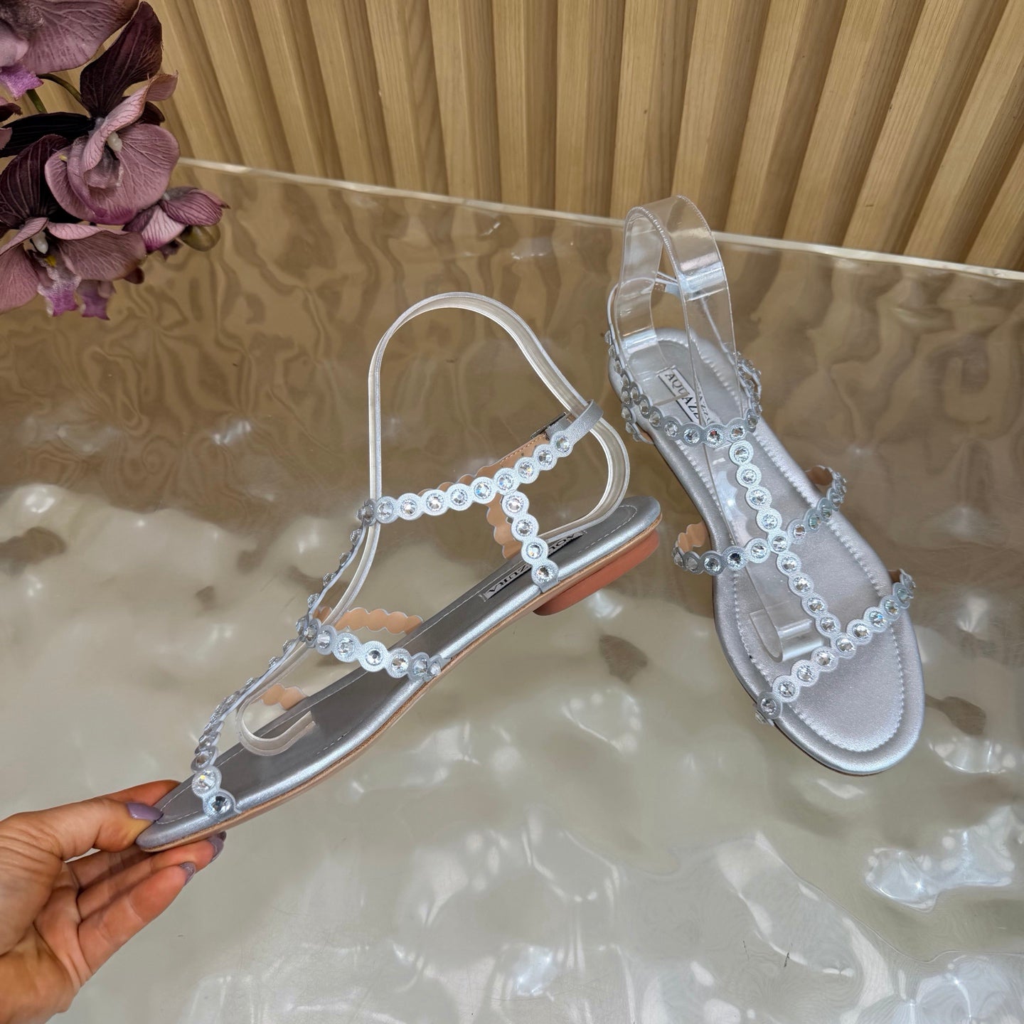 AQUAZZURA 26S FLAT SANDALS IN SILVER CALFKSIN CRYSTAL EMBELLISHED