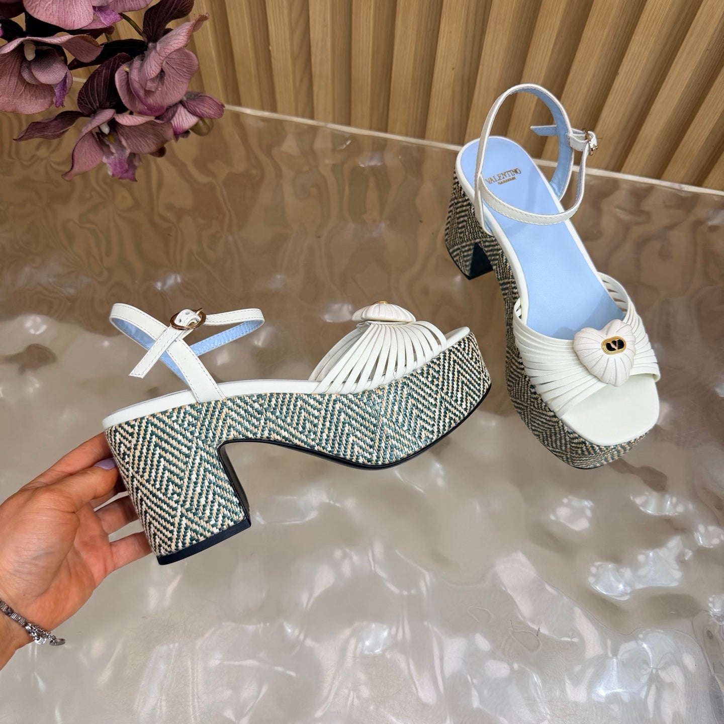 VALENTINO 26S PLATFORM SANDALS 90 MM IN WHITE CALFSKIN BEIGE WOVEN FABRIC