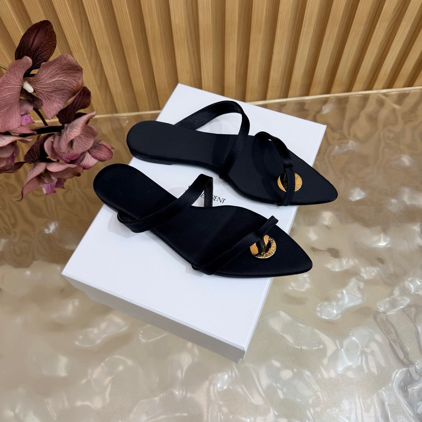 YSL 26S THONG SANDALS IN BLACK CALFSKIN WITH GOLD TONE LOGO EMBELLISHMENT