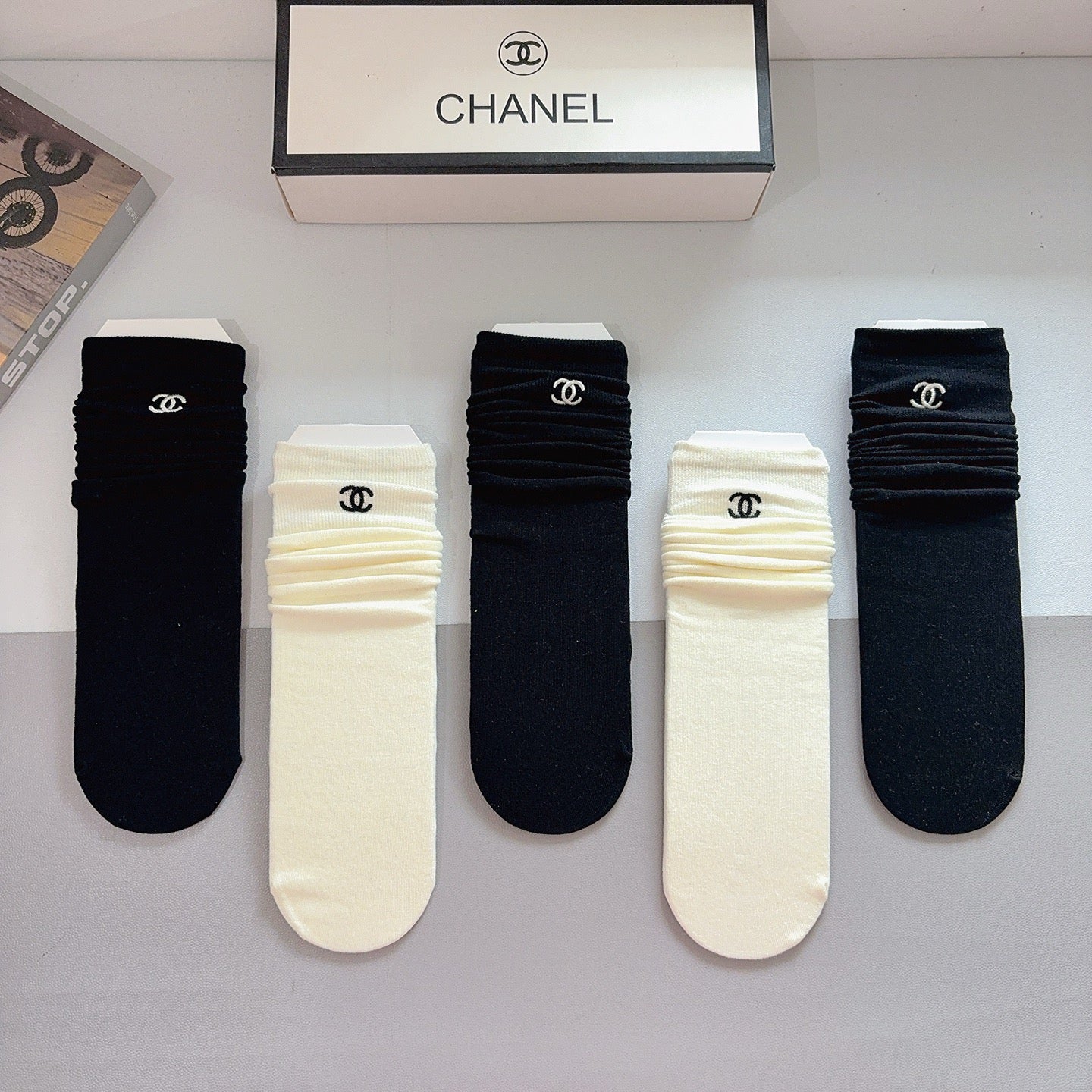 CHANEL 26S CREW SOCKS 400413 (1 BOX)