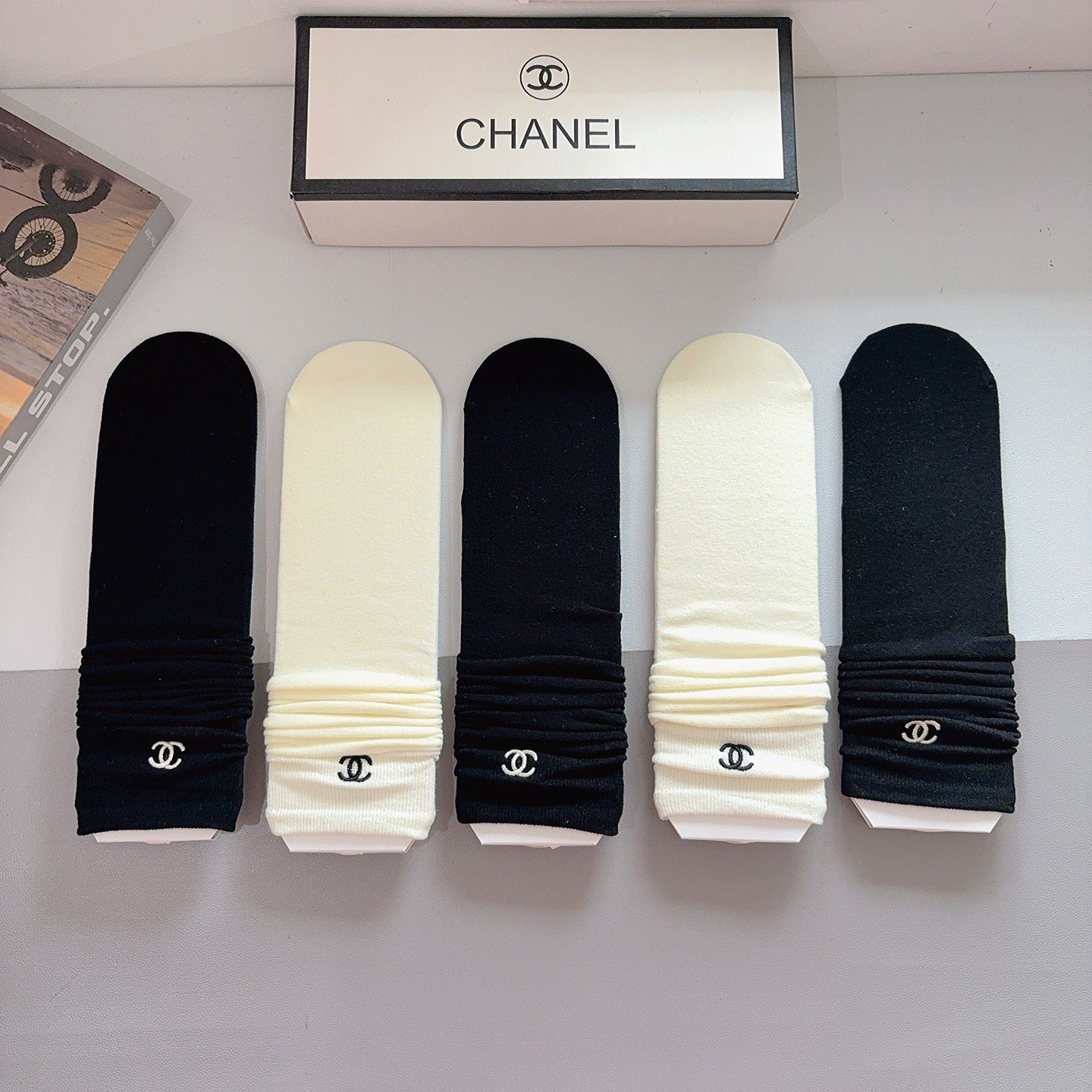 CHANEL 26S CREW SOCKS 400413 (1 BOX)