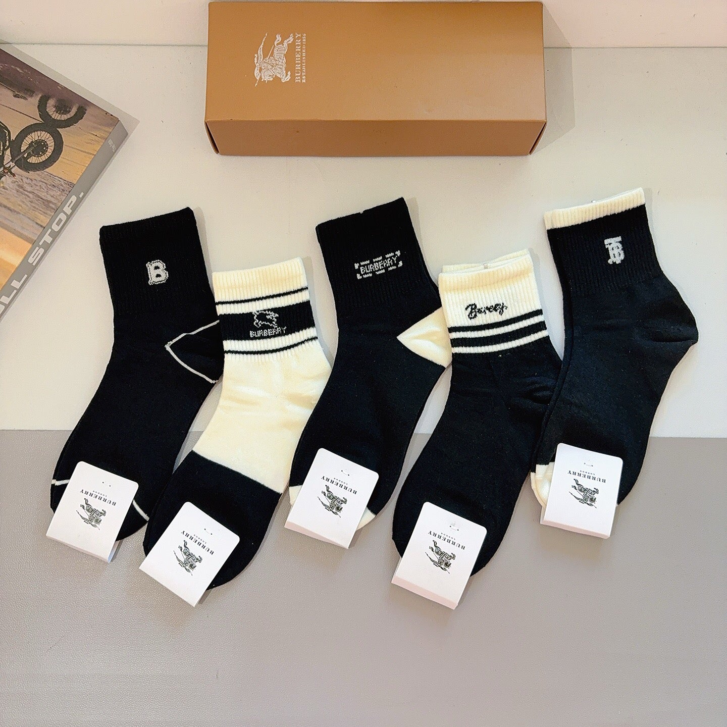 BURBERRY 26S ANKLE SOCKS 421049 (1 BOX)
