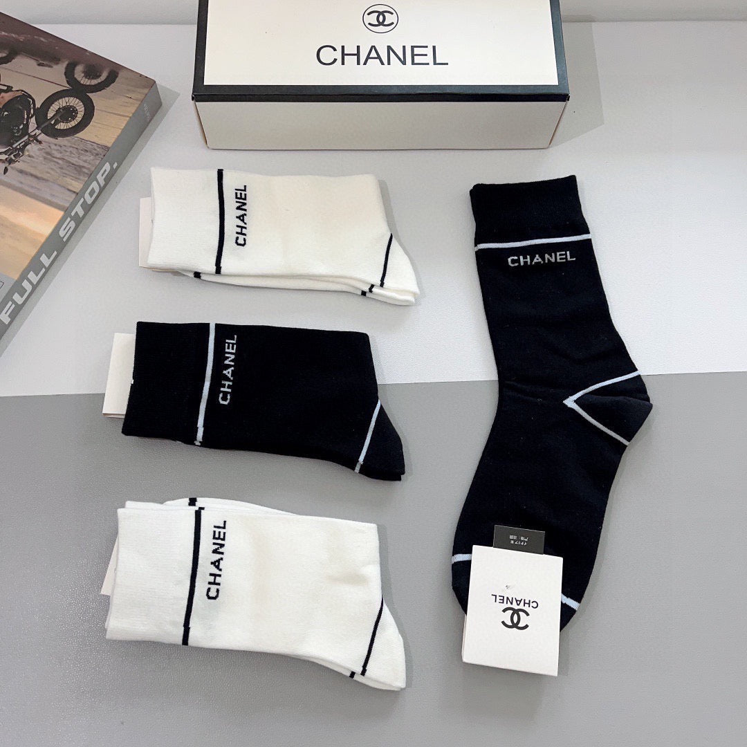 CHANEL 26S CREW SOCKS 407145 (1 BOX)