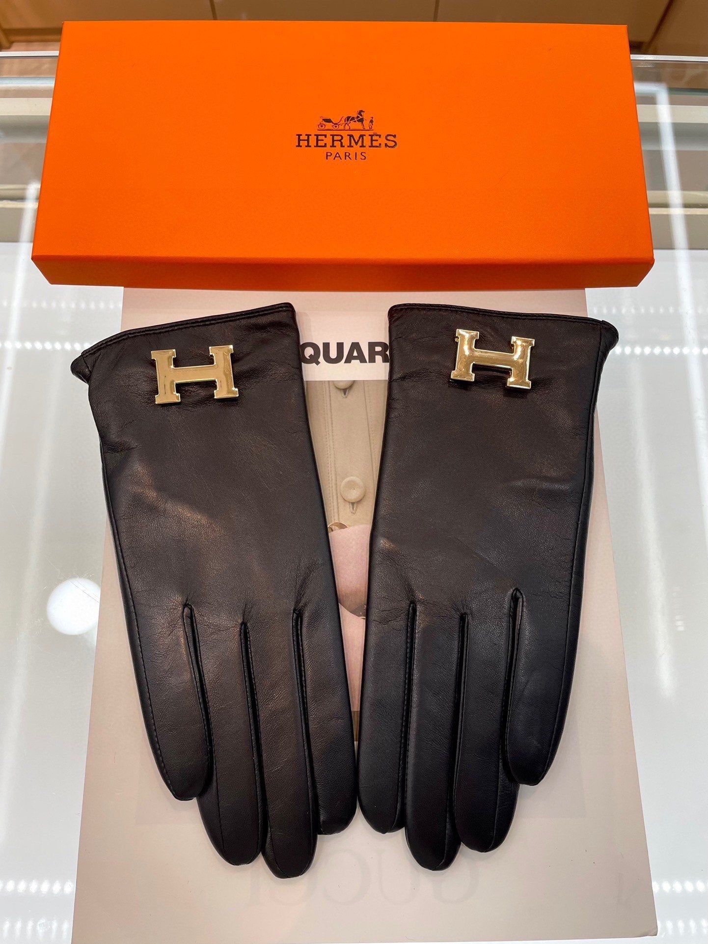 TOUCHSCREEN GLOVES IN BLACK LAMBSKIN WITH CASHMERE LINING