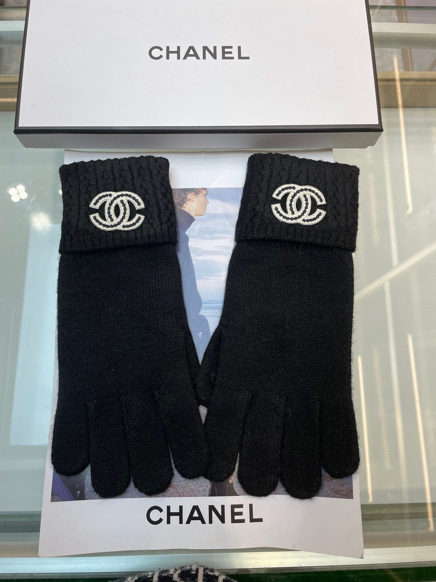 GLOVES IN BLACK CASHMERE WITH WHITE LOGO 405907