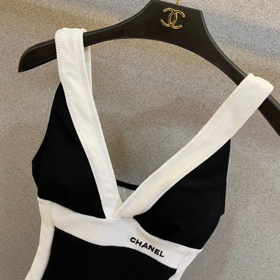 CC BIKINI SWIMSUIT SET IN BLACK AND WHITE 573554