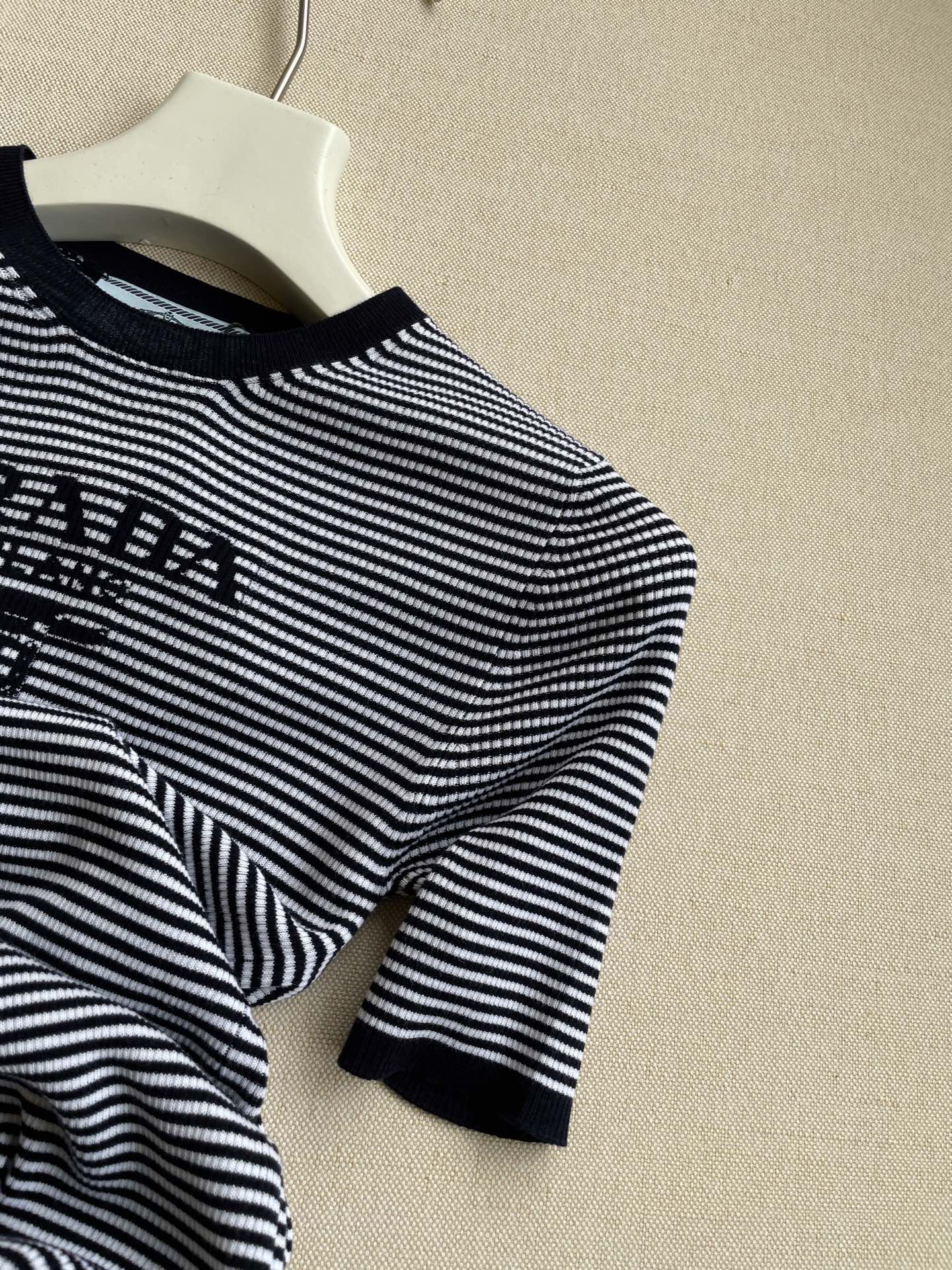 PRADA 26S SHORT-SLEEVE KNIT TOP 1003